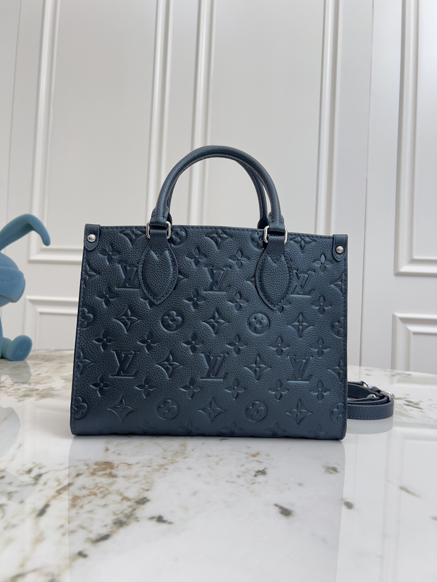 Louis Vuitton OnTheGo Tote in Pearl Blue Embossed Leather - Image 3