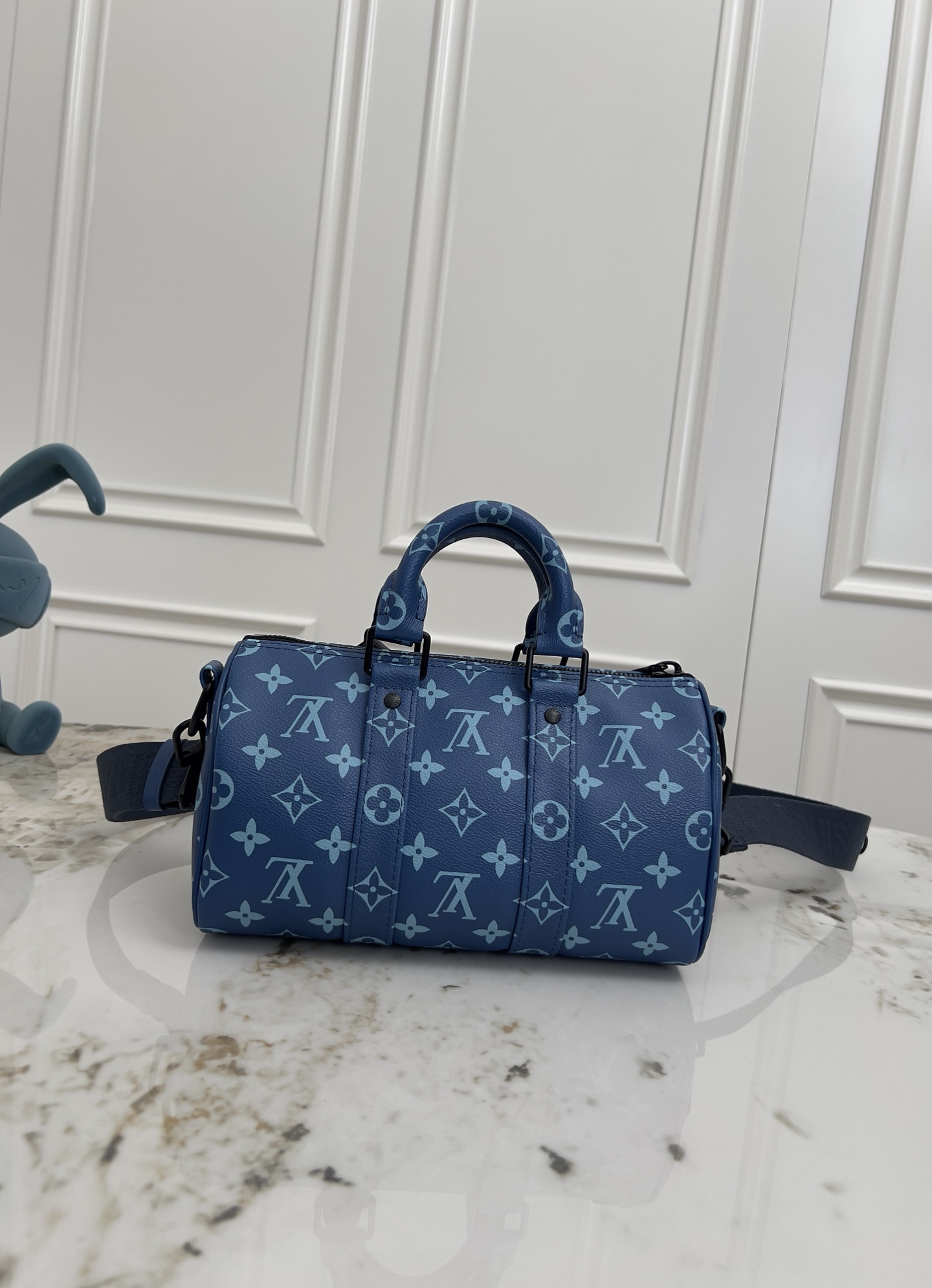 Louis Vuitton Keepall Bandoulière 25 Travel Bag - Image 3