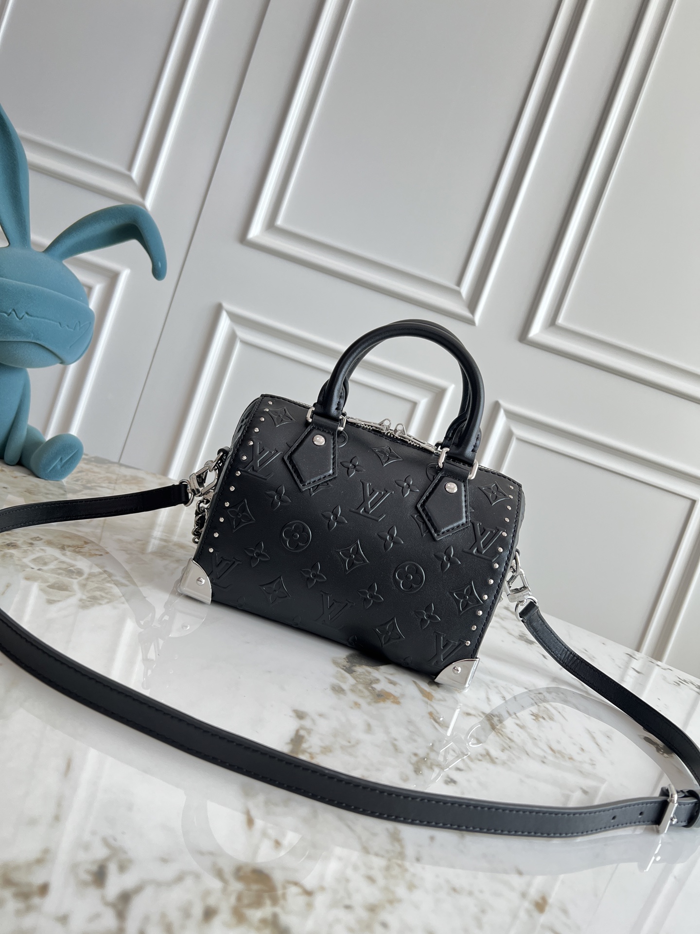 Louis Vuitton OnTheGo Small Handbag in Monogram Bold Leather - Image 3