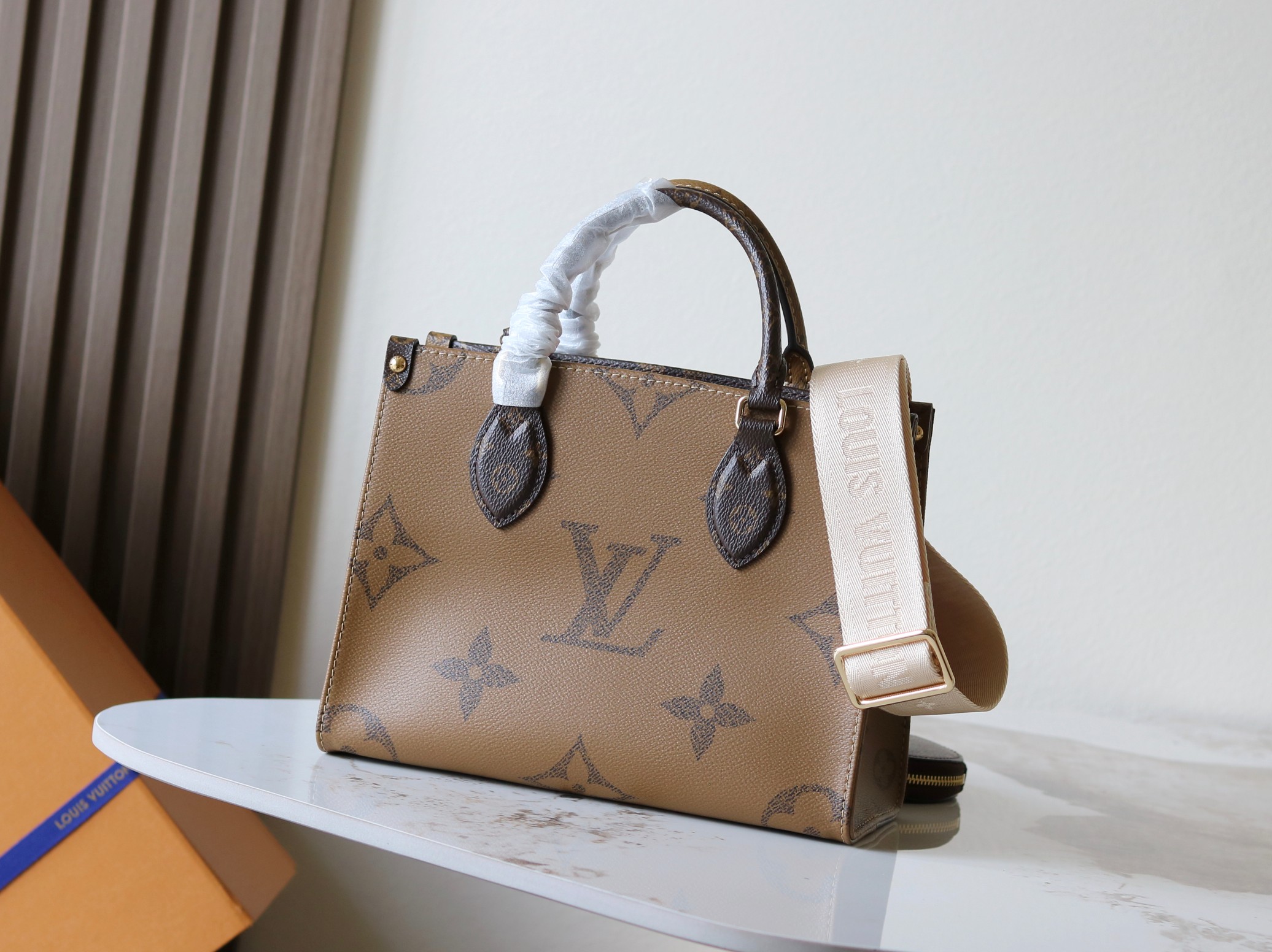 Louis Vuitton OnTheGo PM Handbag M46373 - Image 3