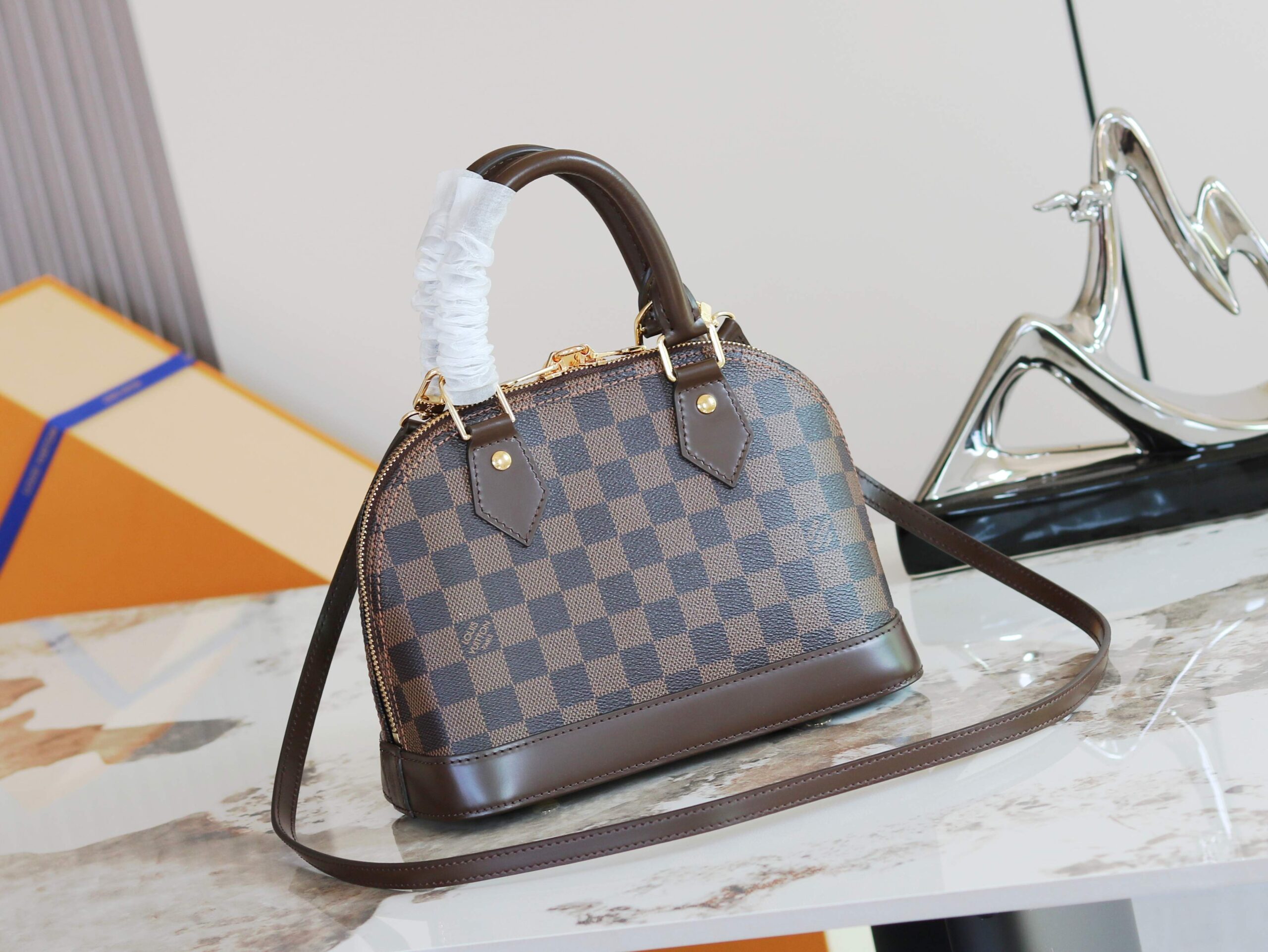 Louis Vuitton Alma Handbag in Monogram Canvas - Image 3