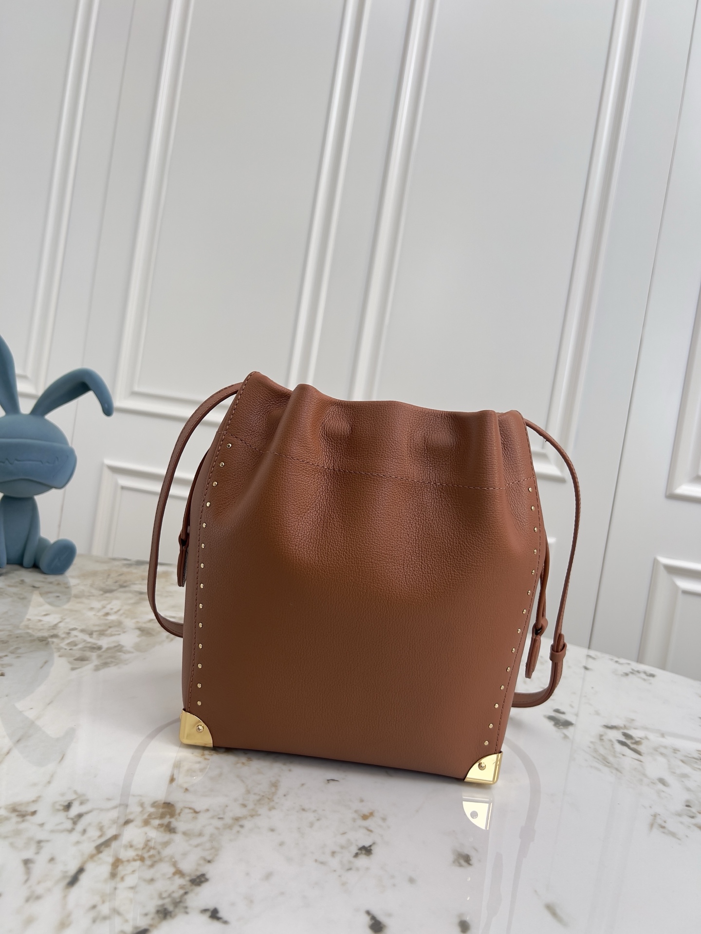 Louis Vuitton Noé Trunk Monogram Reverse Leather Shoulder Bag - Image 3