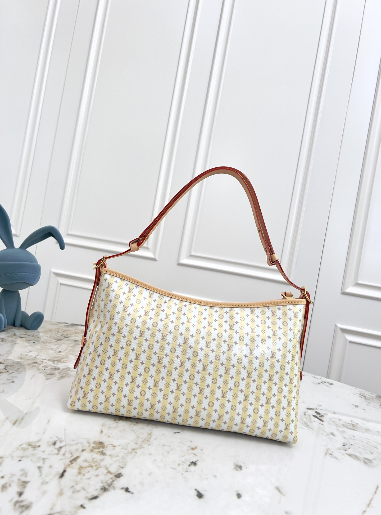 Louis Vuitton Carryall East-West Bag in Banana Monogram Canvas - Image 3