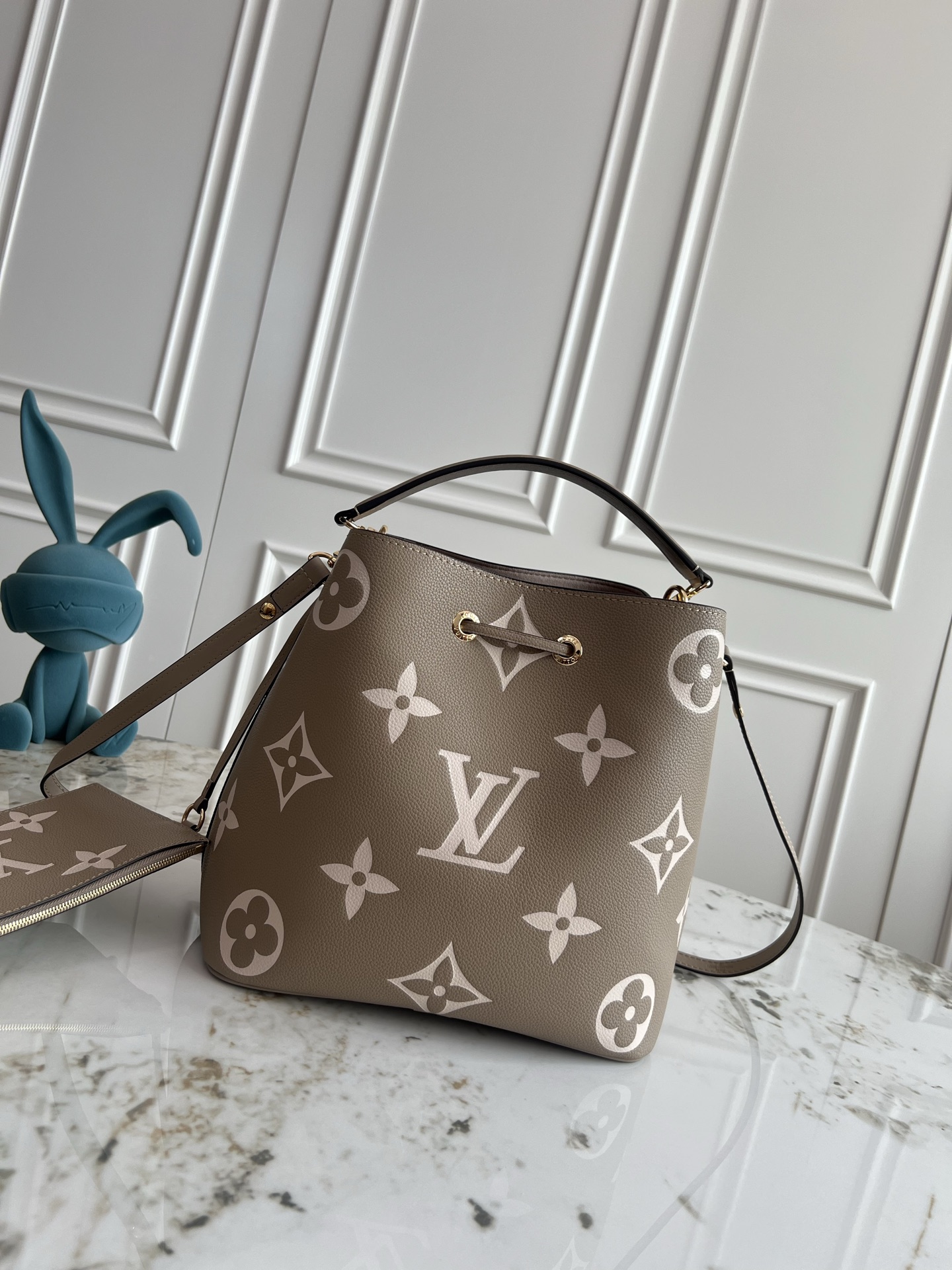 Louis Vuitton NéoNoé MM Monogram Bucket Shoulder Bag M45555 - Image 3