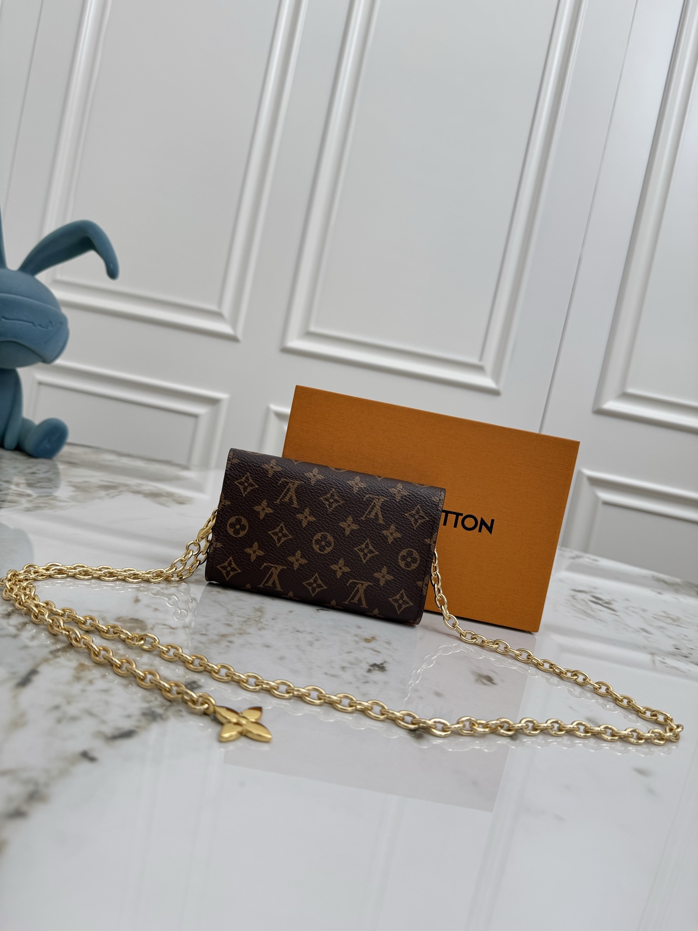 LV Pouch Metis Monogram Canvas Crossbody Bag - Image 3