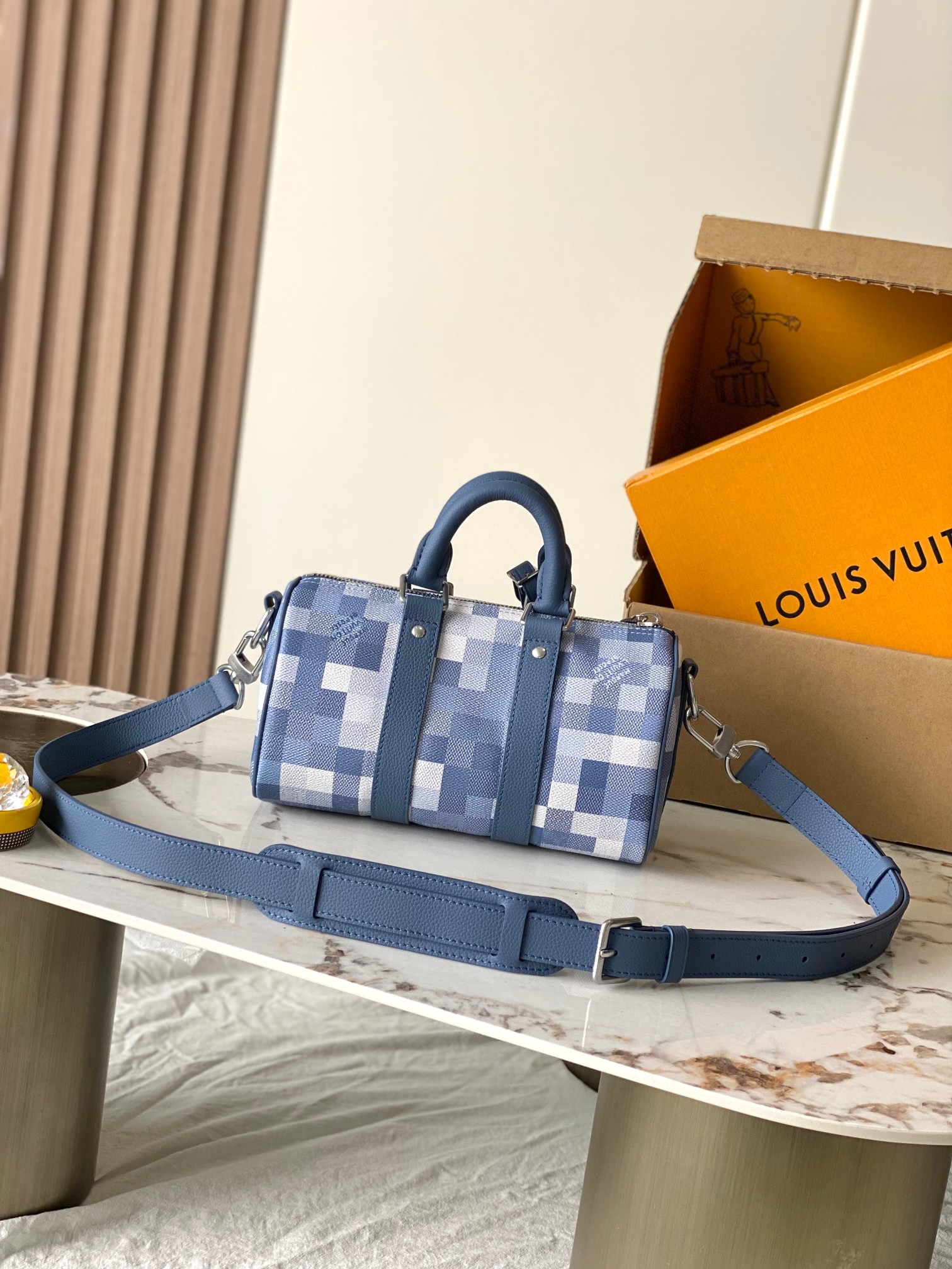 Louis Vuitton Keepall Bandoulière 25 Bag - Image 3