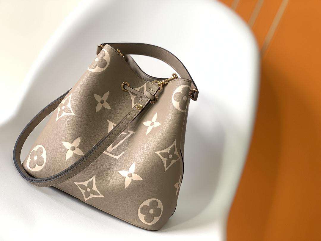Louis Vuitton NeoNoé Medium Bucket Bag - Image 3