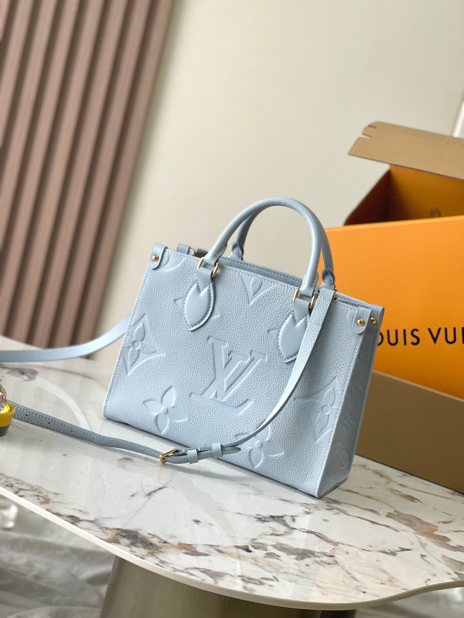Louis Vuitton Onthego Small Tote Bag M46840 - Image 3