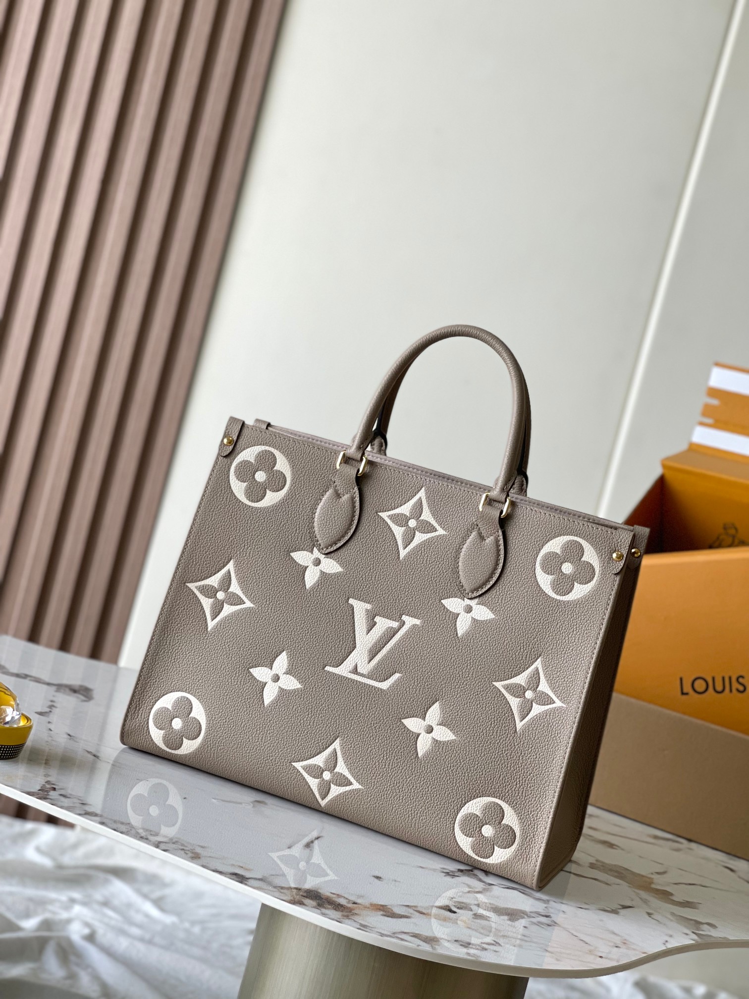 Louis Vuitton Onthego Medium Tote Bag M45494 - Image 3