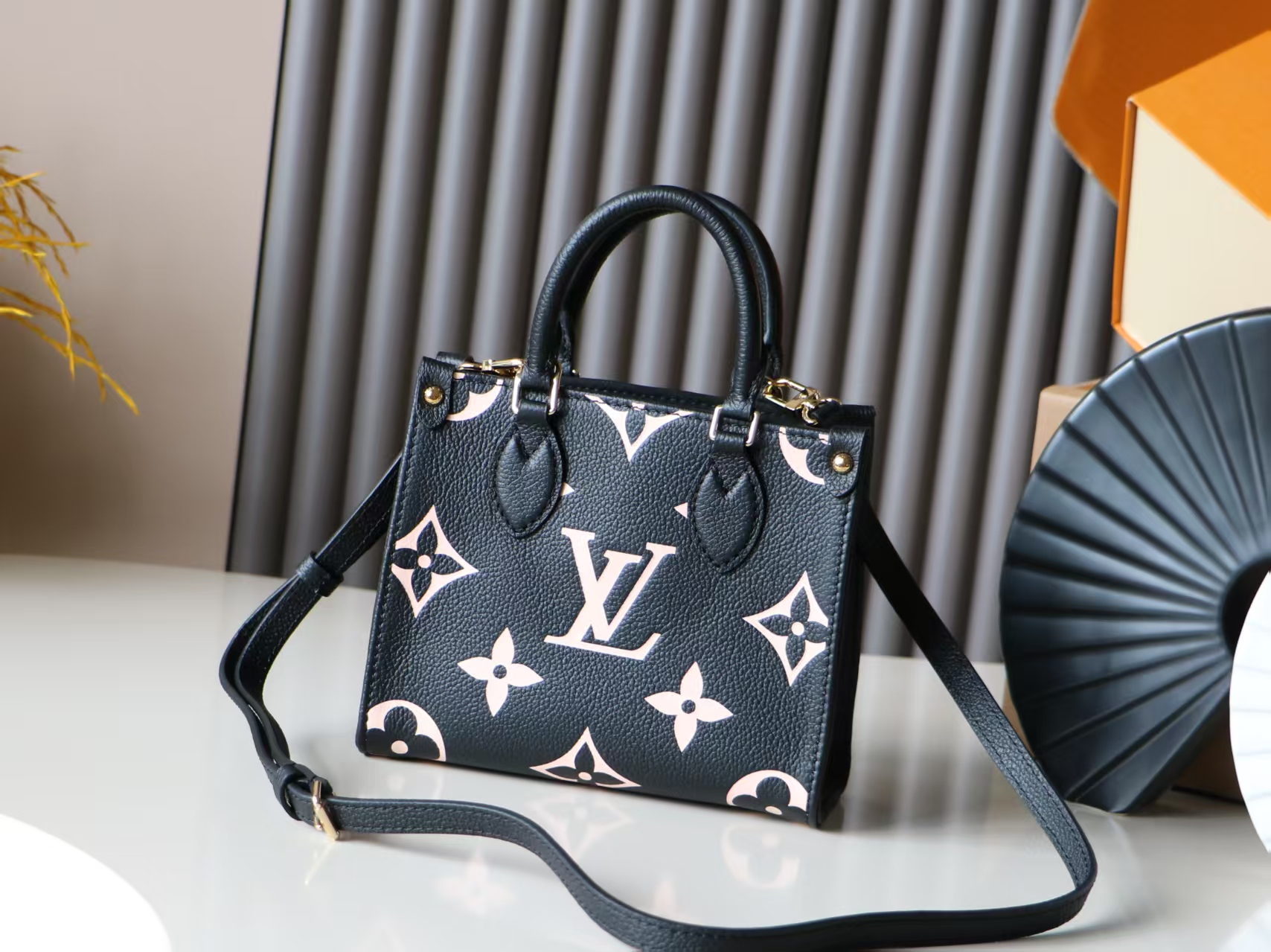 Louis Vuitton OnTheGo BB Handbag - Image 3
