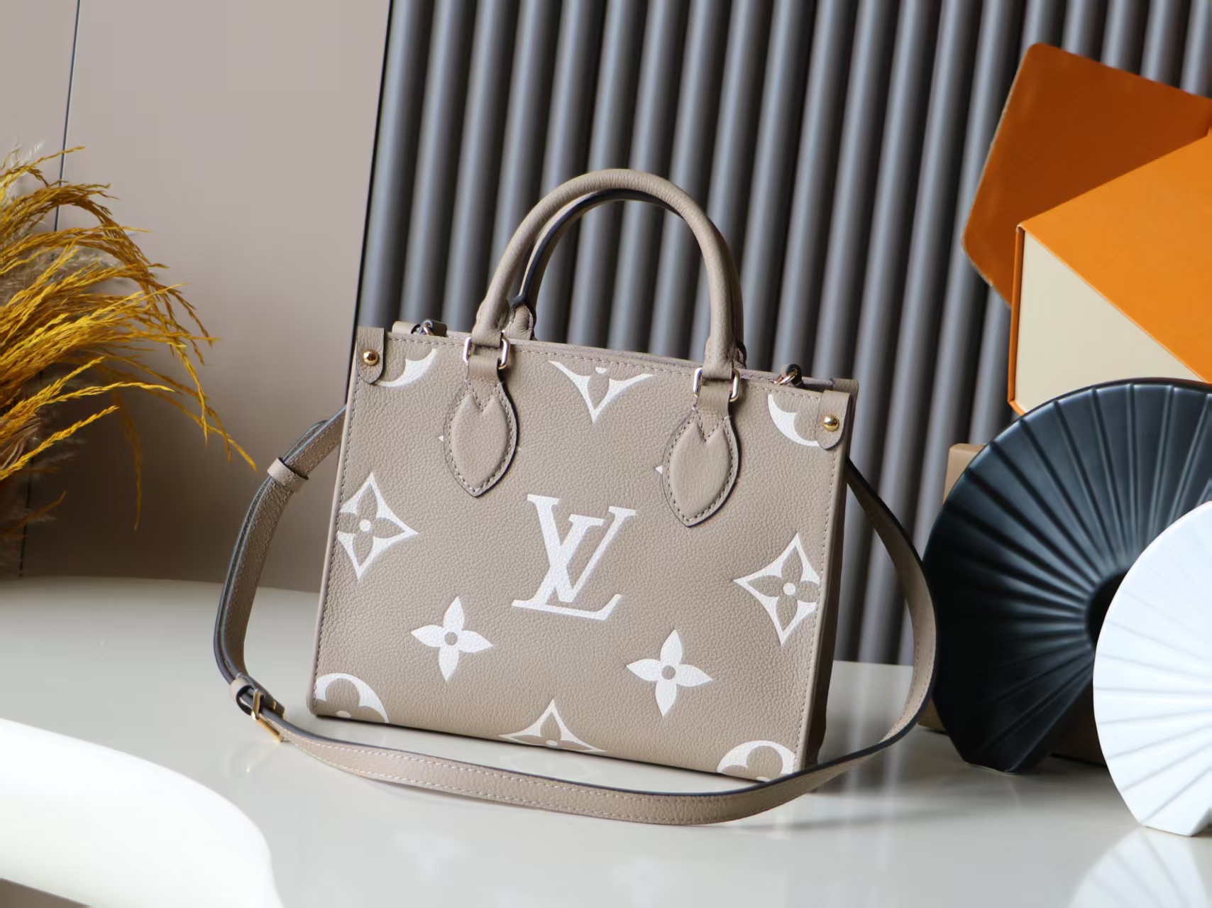 OnTheGo Tote Bag in Leather - Image 3