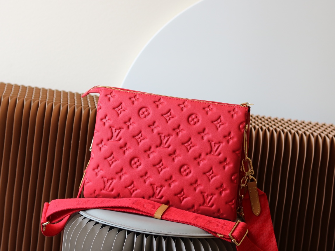 Louis Vuitton Coussin Small Lambskin Shoulder Bag M57790 - Image 3
