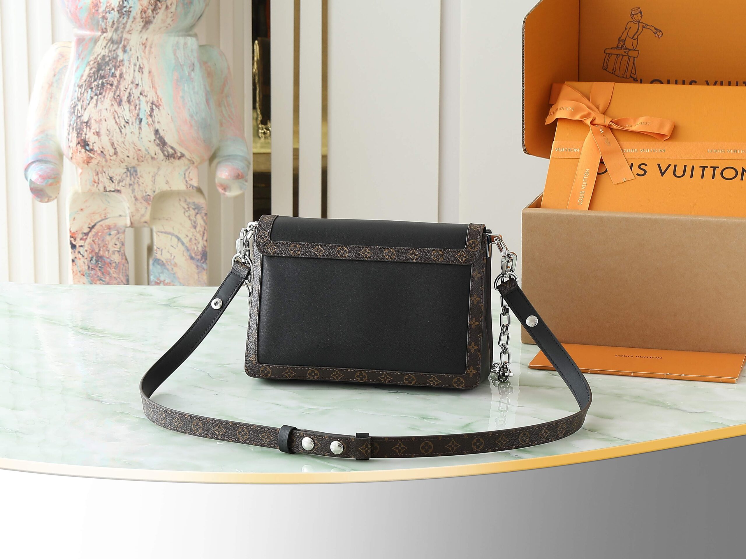 Louis Vuitton Dauphine Soft Medium Crossbody Bag M13450 in Black Leather - Image 3