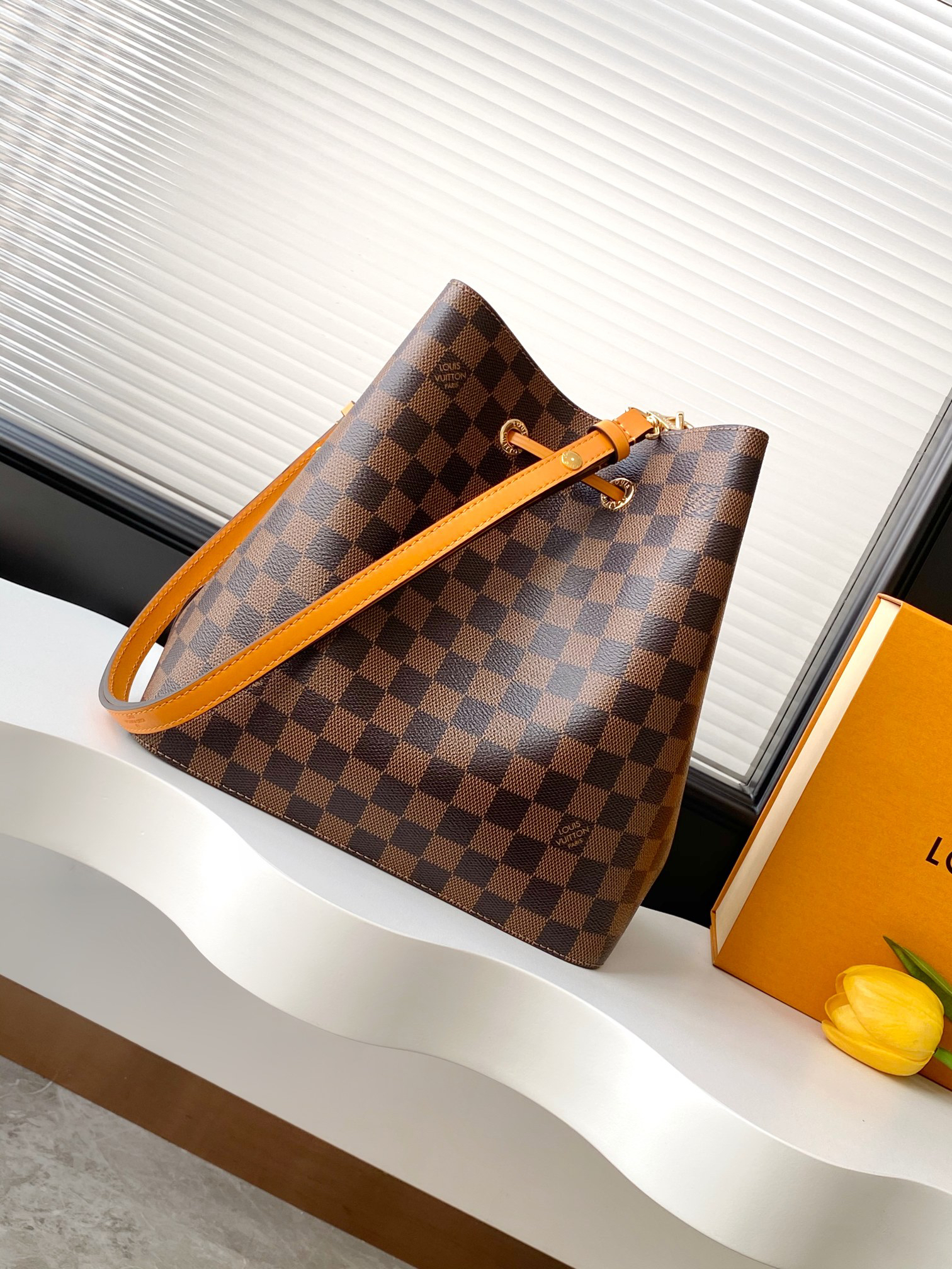 Louis Vuitton NeoNoé Bucket Bag - Image 3