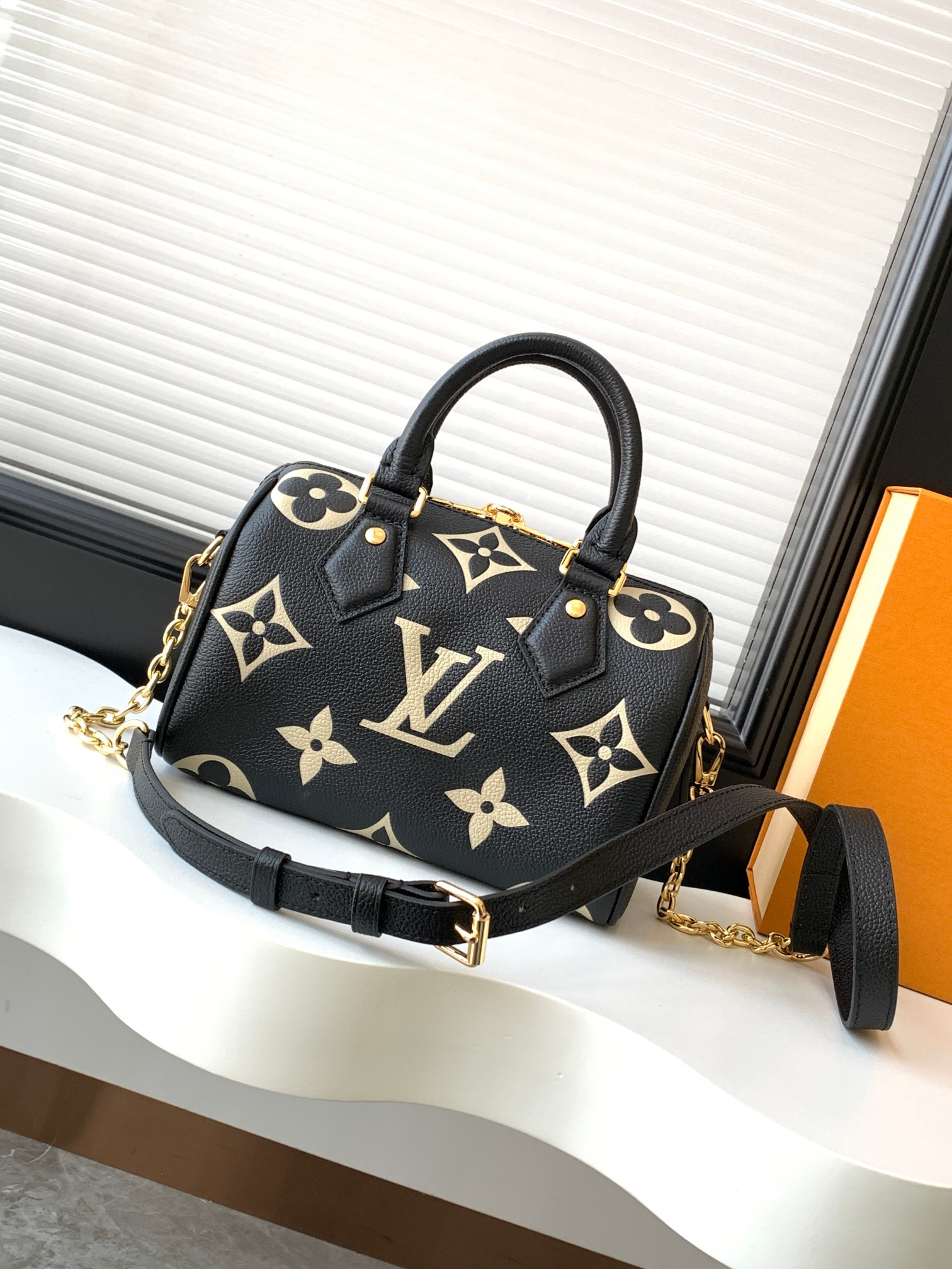 Louis Vuitton Speedy Bandoulière 20 Crossbody Bag in Monogram Empreinte Leather - Image 3