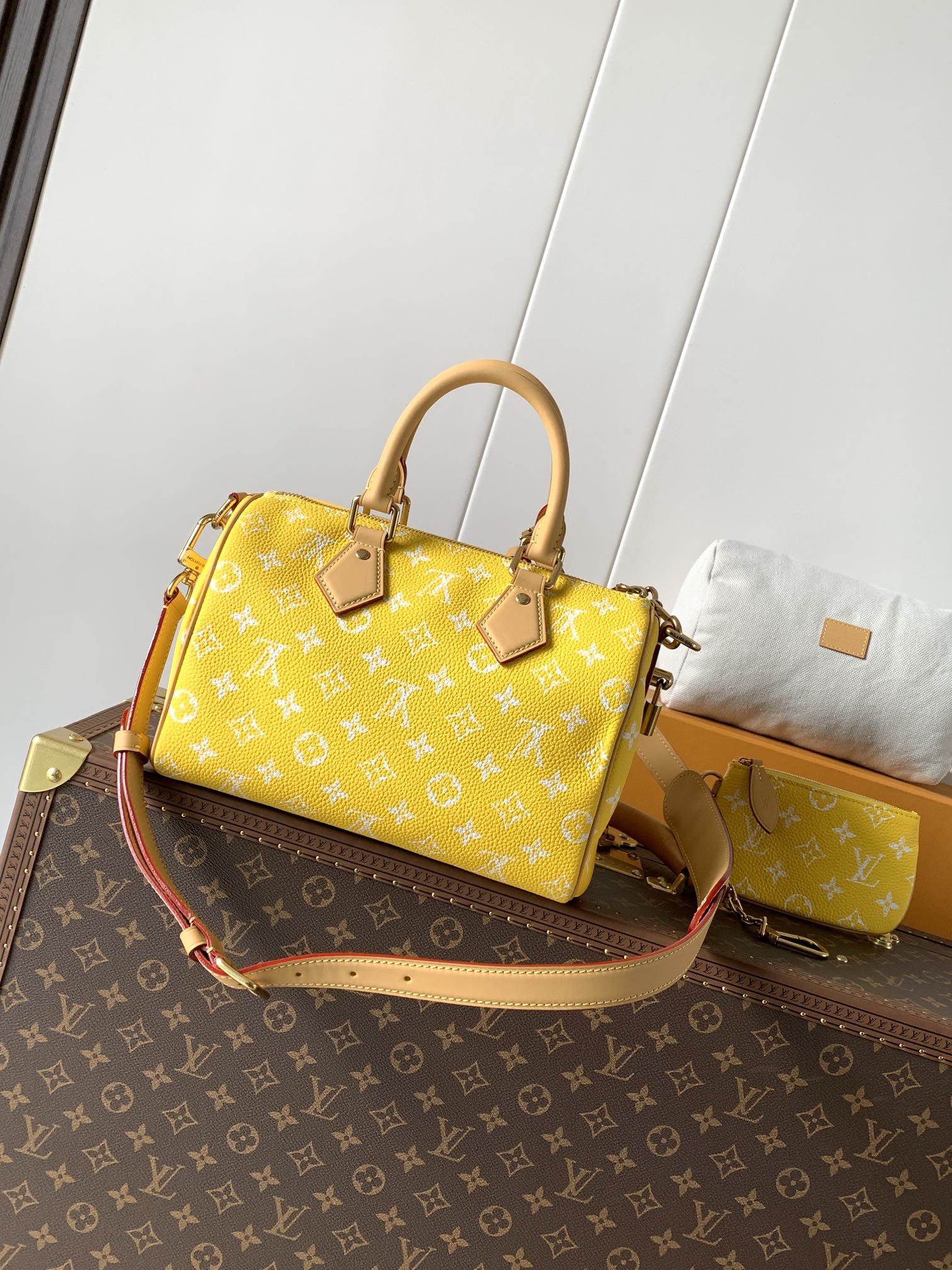Louis Vuitton Speedy P9 Bandouliere 30 Monogram Leather Shoulder Bag - Image 3