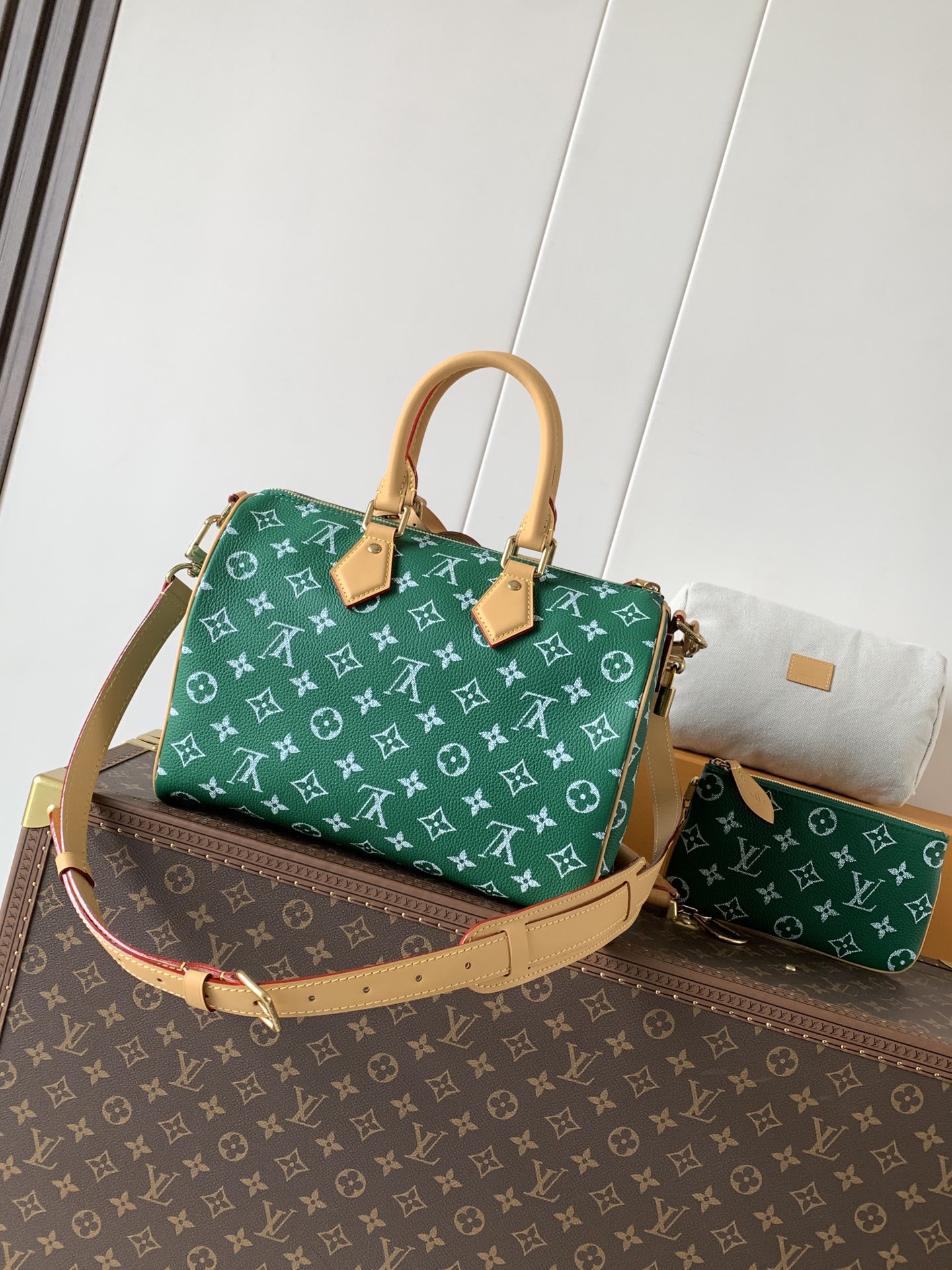 Louis Vuitton Speedy P9 Bandoulière 30 Monogram Leather Handbag - Image 3
