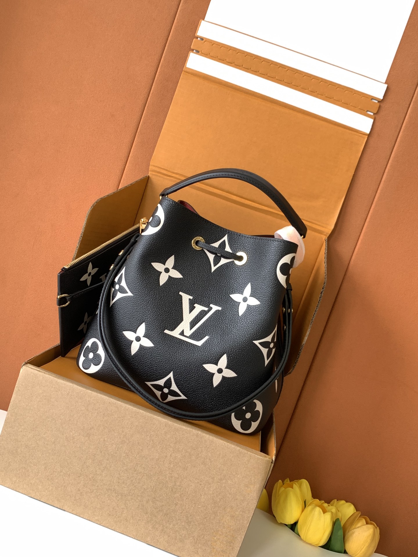 Louis Vuitton NéoNoé Medium Crossbody Bucket Bag - Image 3
