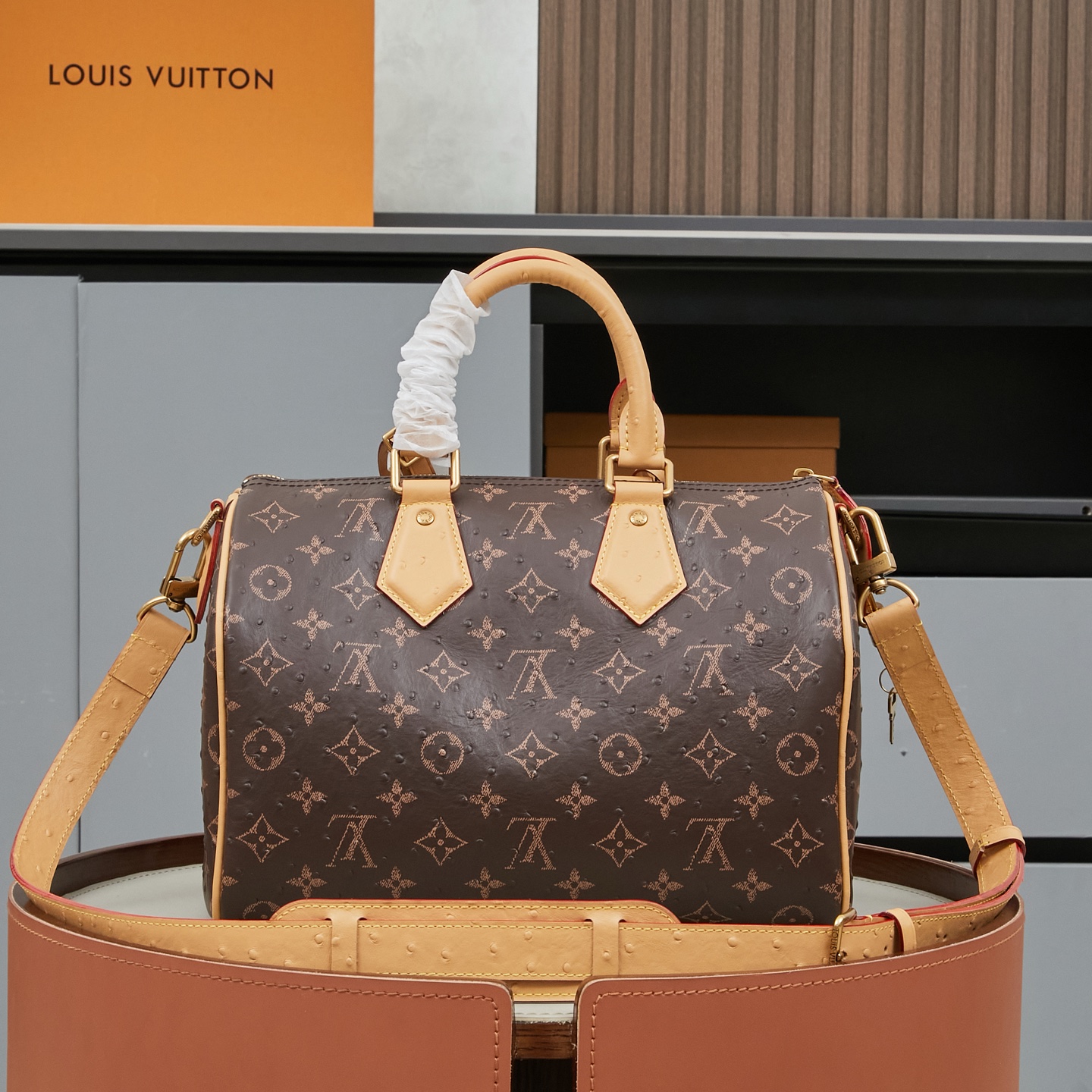 Louis Vuitton Speedy Bandouliere 30 Monogram Leather Crossbody Bag - Image 3