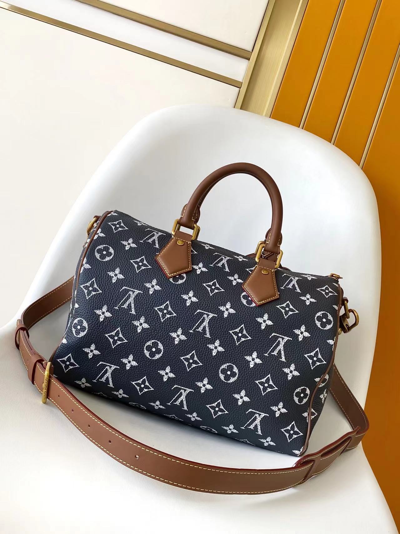 Louis Vuitton Speedy P9 Bandouliere 30 Monogram Leather Crossbody Bag - Image 3
