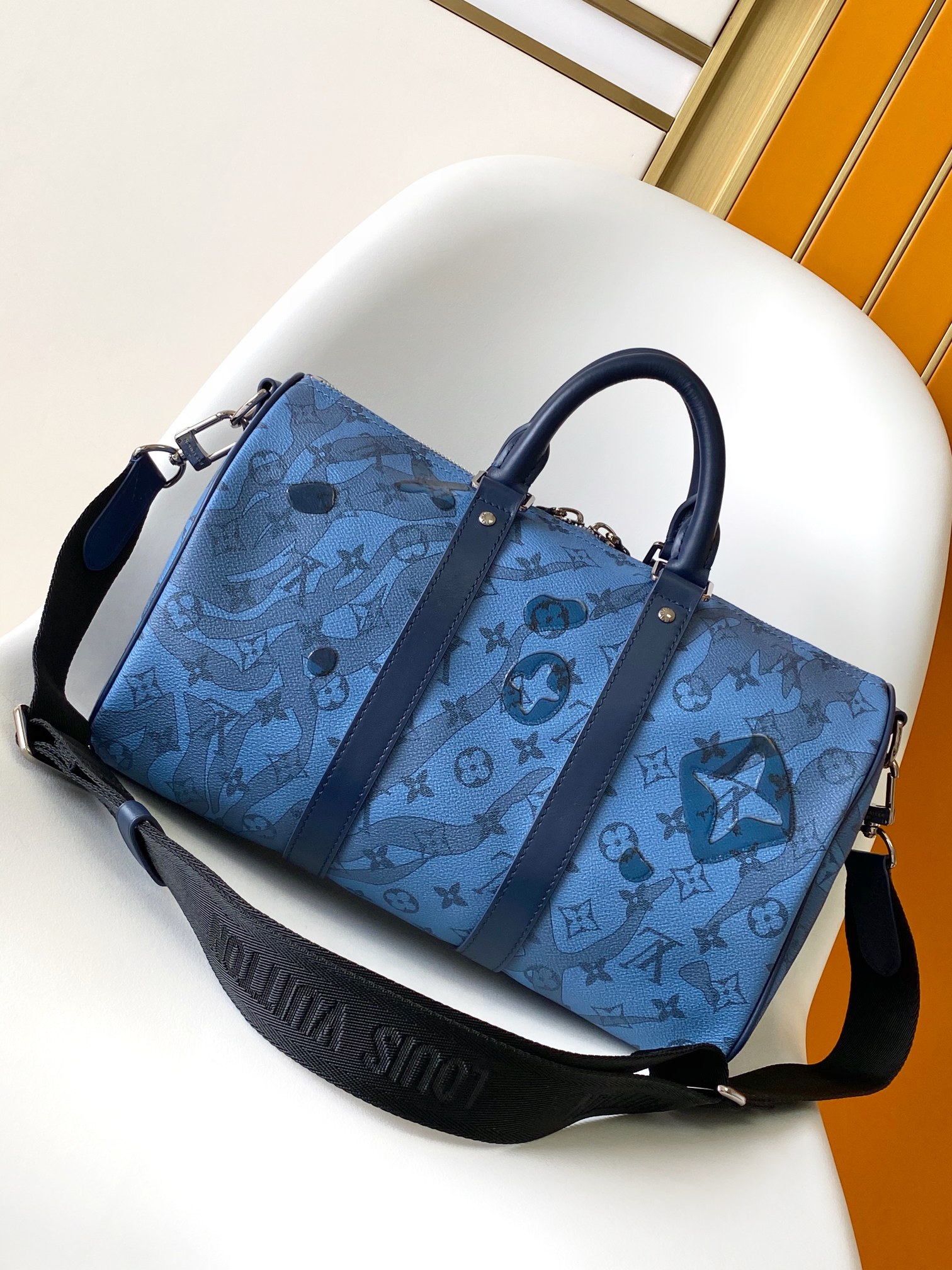 Louis Vuitton Keepall Bandoulière 35 Travel Bag in Monogram Eclipse - Image 3