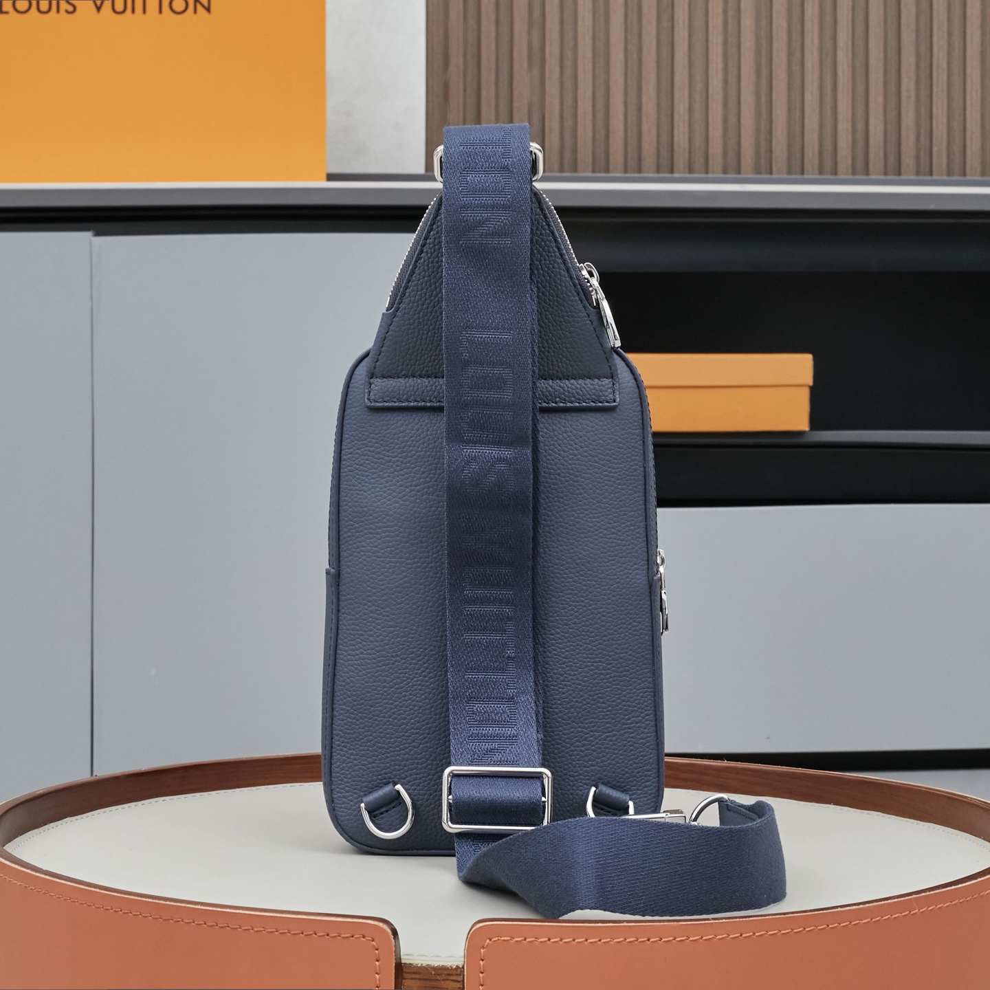 Louis Vuitton Avenue Sling Bag PM - Image 3