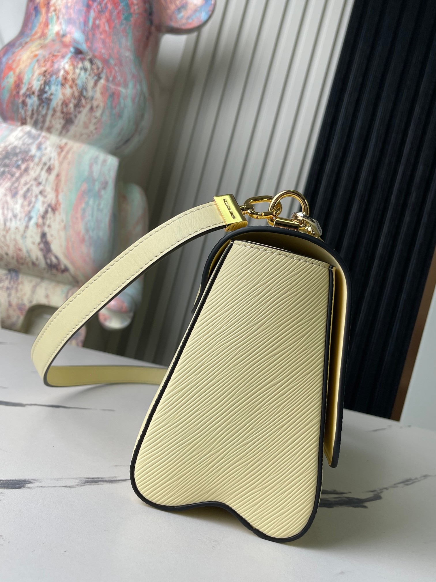 Louis Vuitton Twist Medium Handbag M22773 - Image 3
