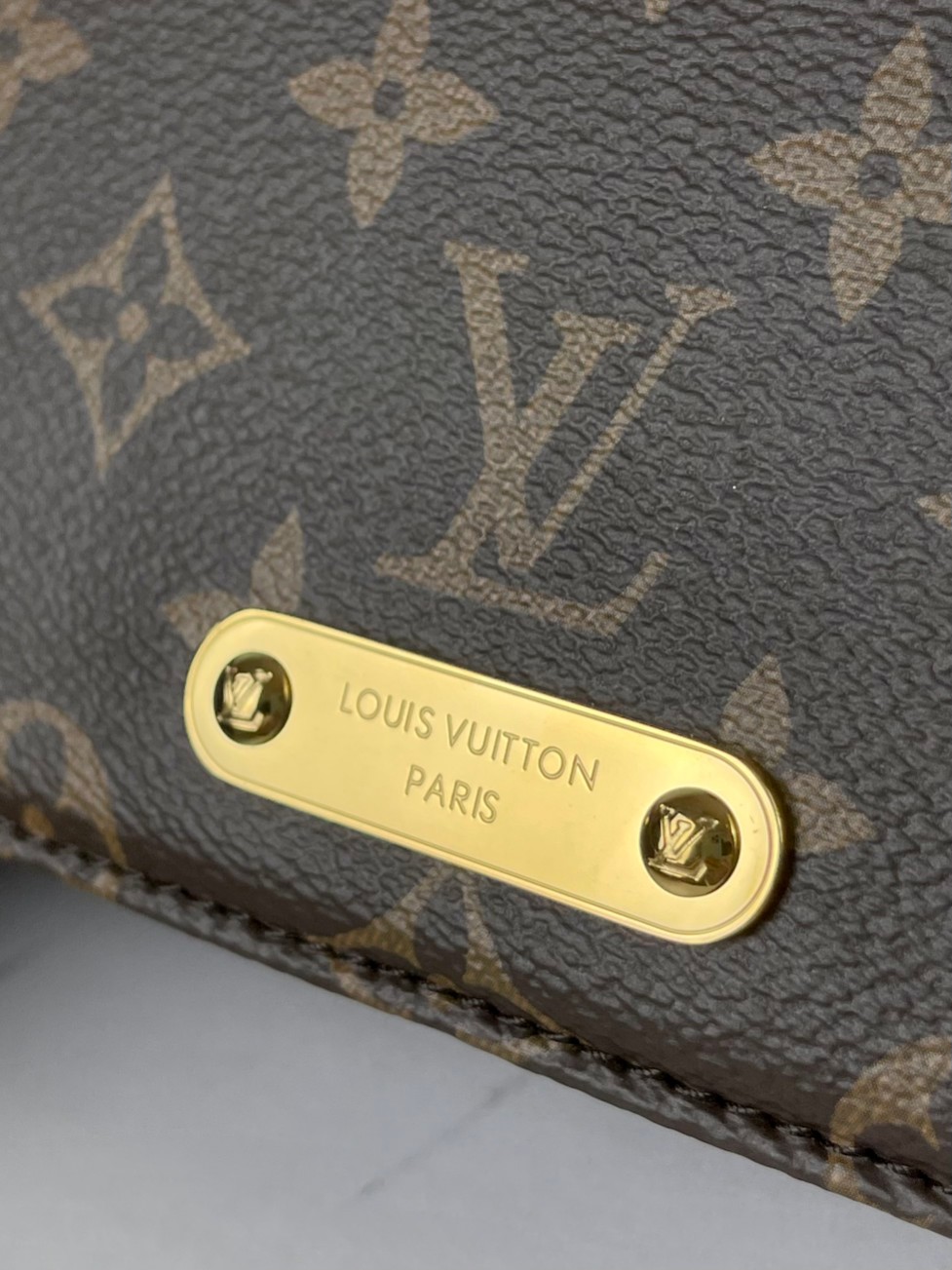 Louis Vuitton Lily WOC Monogram Chain Wallet - Image 3