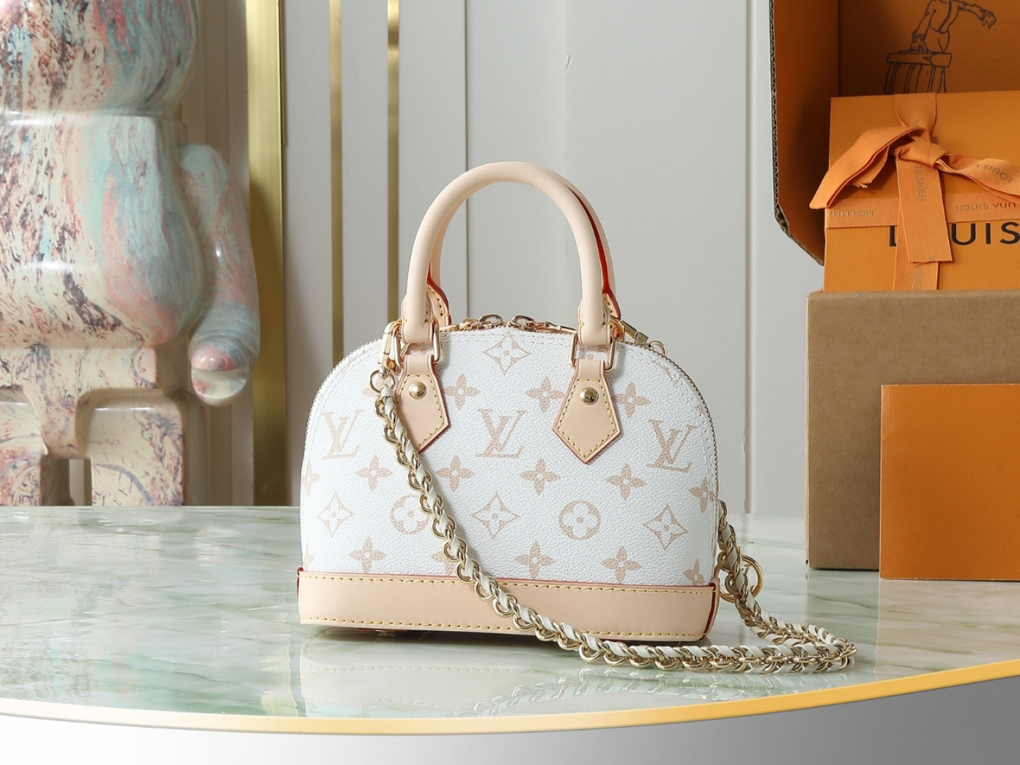 Alma Mini White Floral Chain Handbag - Image 3