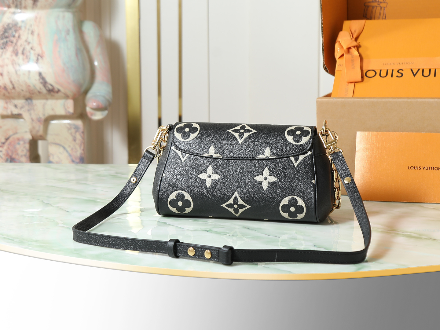 Louis Vuitton M45859 Favorite Monogram Leather Crossbody Bag - Image 3
