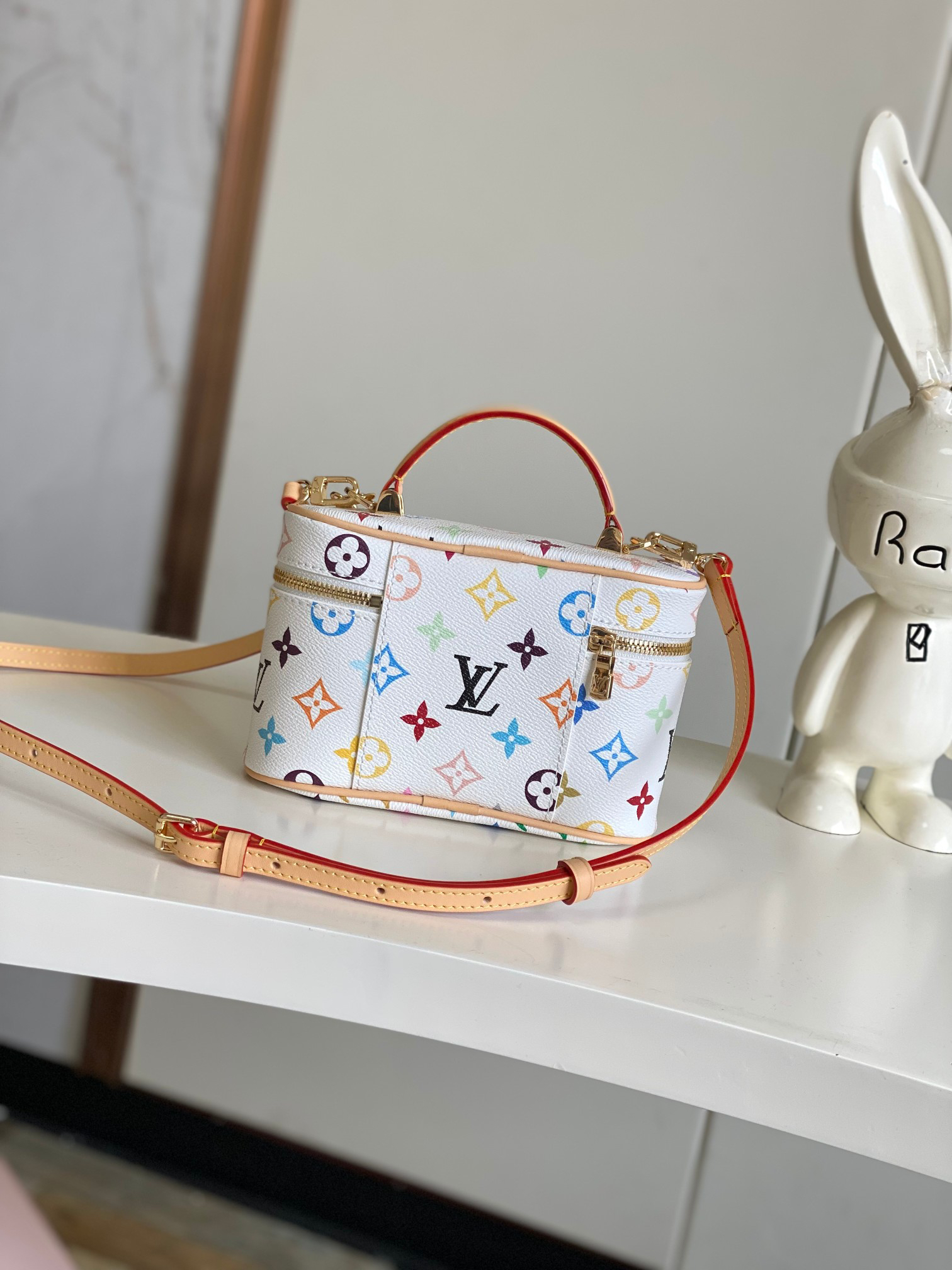 Louis Vuitton Vanity Pouch in Monogram Canvas - Image 3