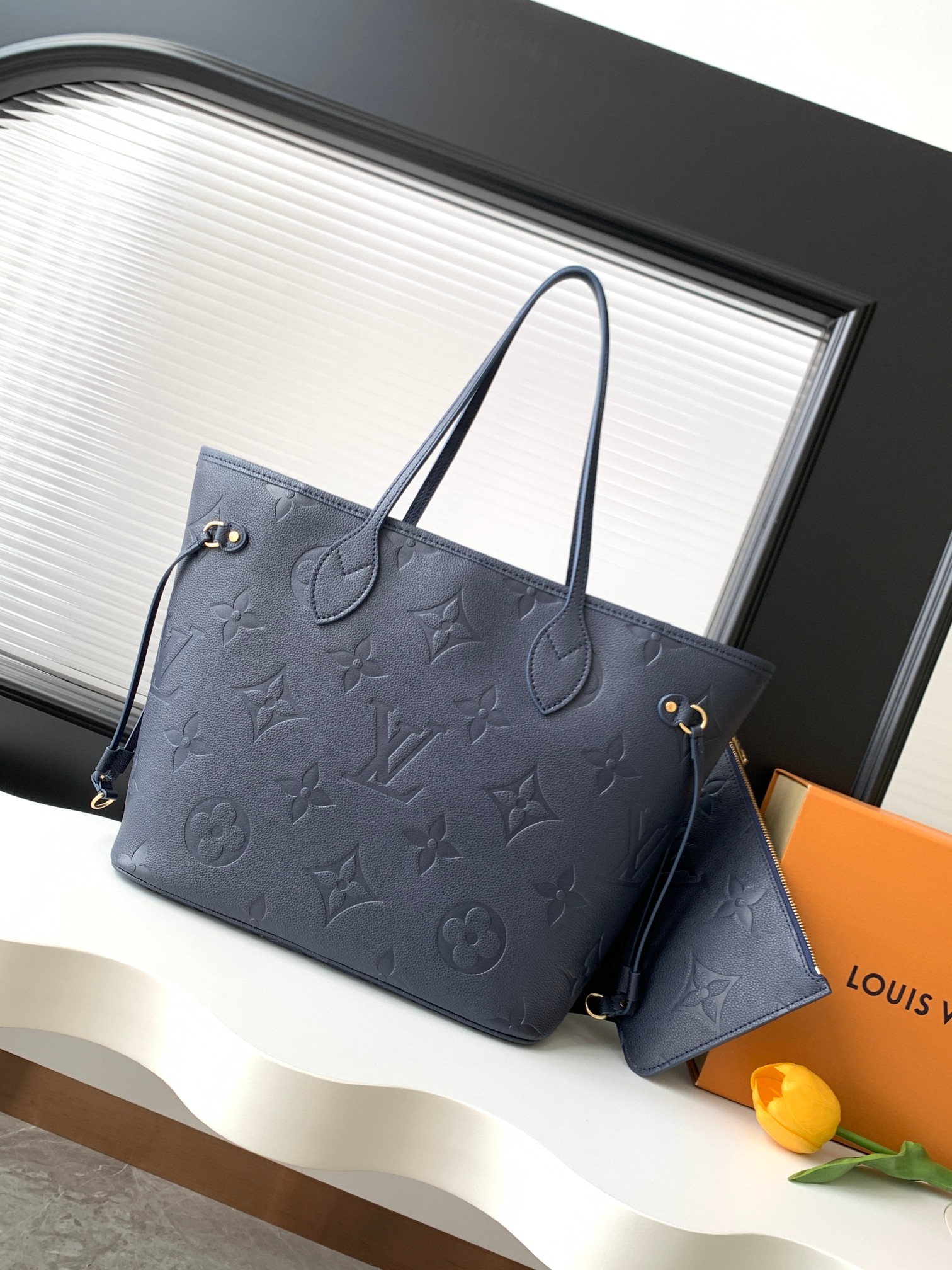 Louis Vuitton Neverfull MM Tote Bag with Detachable Zip Pouch - Image 3