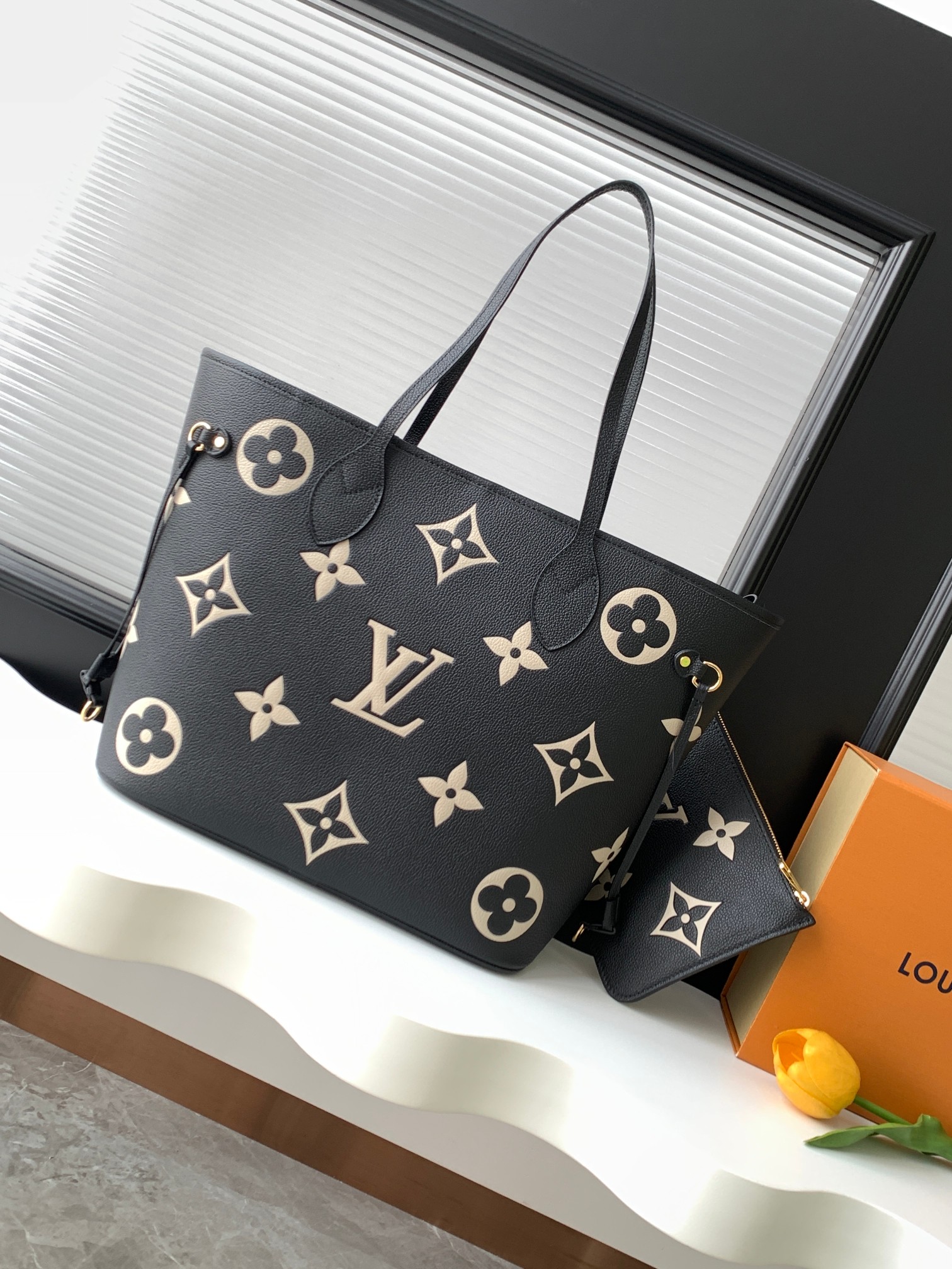 Louis Vuitton Neverfull MM Tote Bag with Removable Zipper Pouch - Image 3