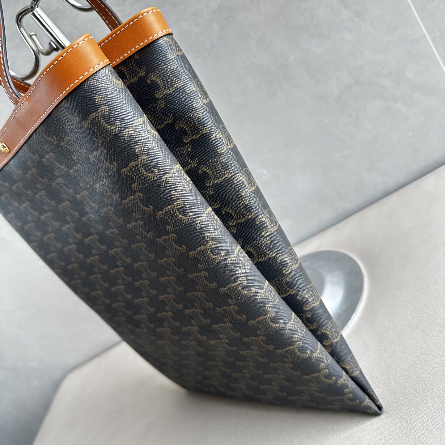 FLAT SHOER Logo-Print Leather Tote Bag - Image 3
