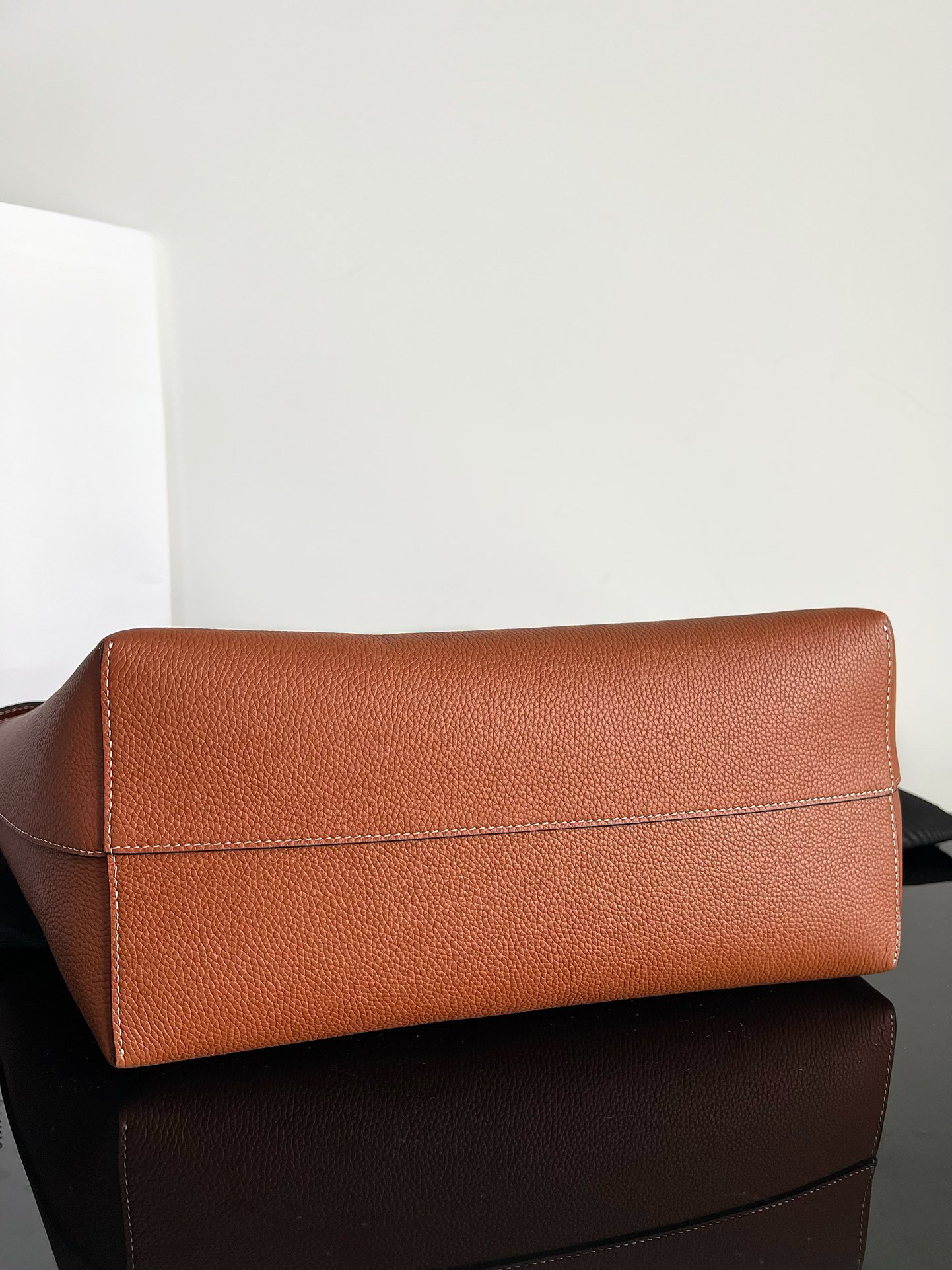 Celine CUIR Series CABAS Anaïs Grained Calfskin Tote Bag - Image 3