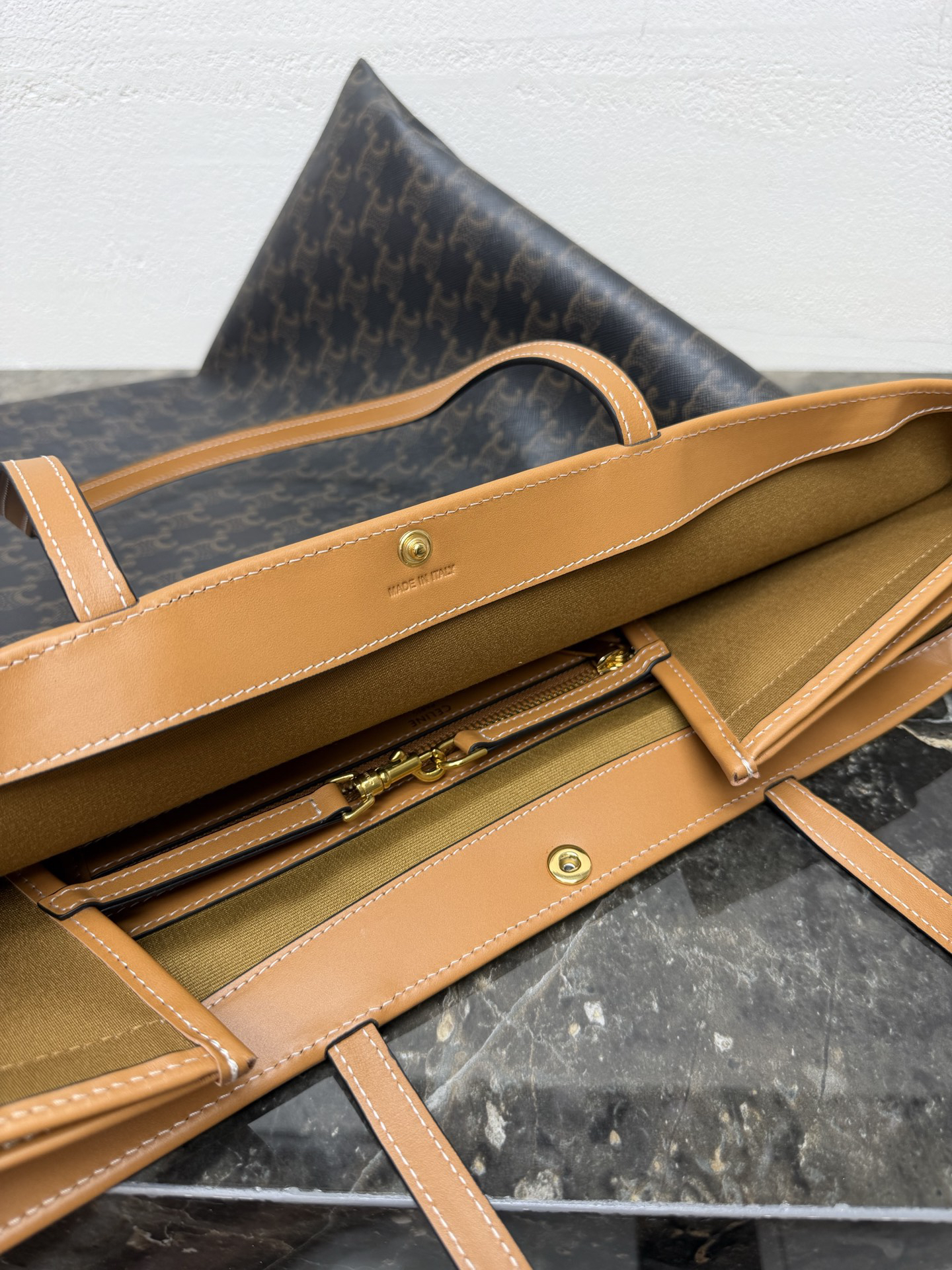 Flat Shoer Large Logo Print Handbag - Image 3