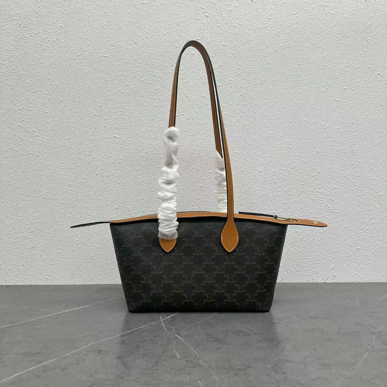 Celine Triomphe Small Duffle Handbag - Image 3