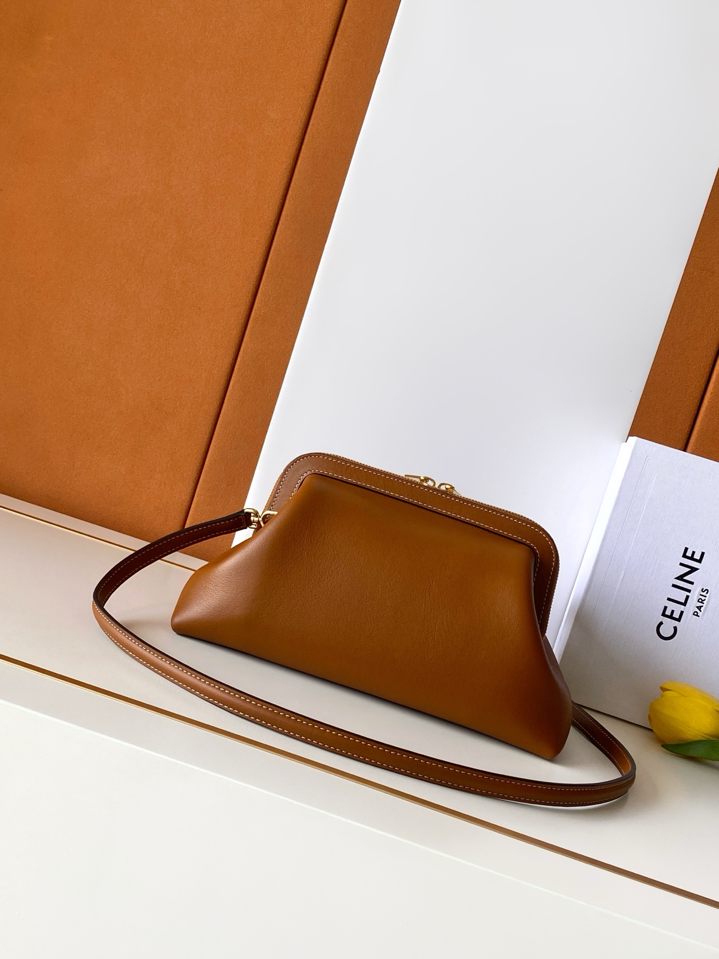 CE DOCTOR UCH Small Cowhide Handbag - Image 3