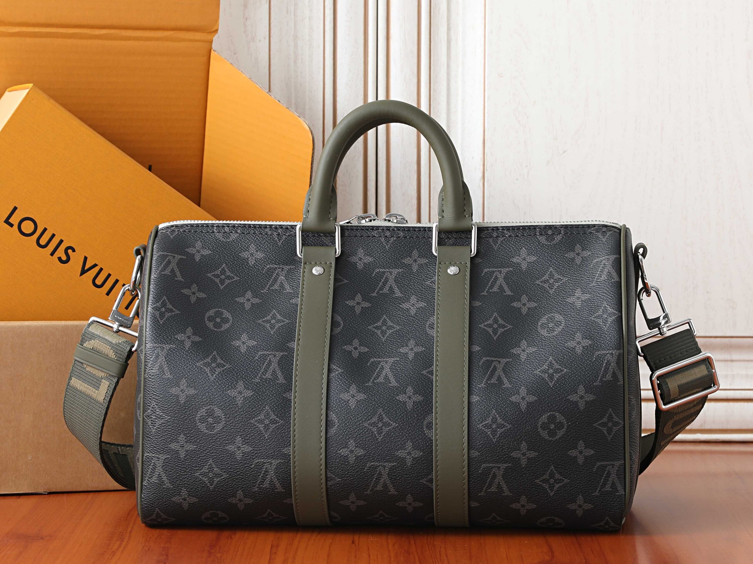 Louis Vuitton Keepall Bandoulière 35 Travel Bag in Monogram Eclipse Canvas - Image 3