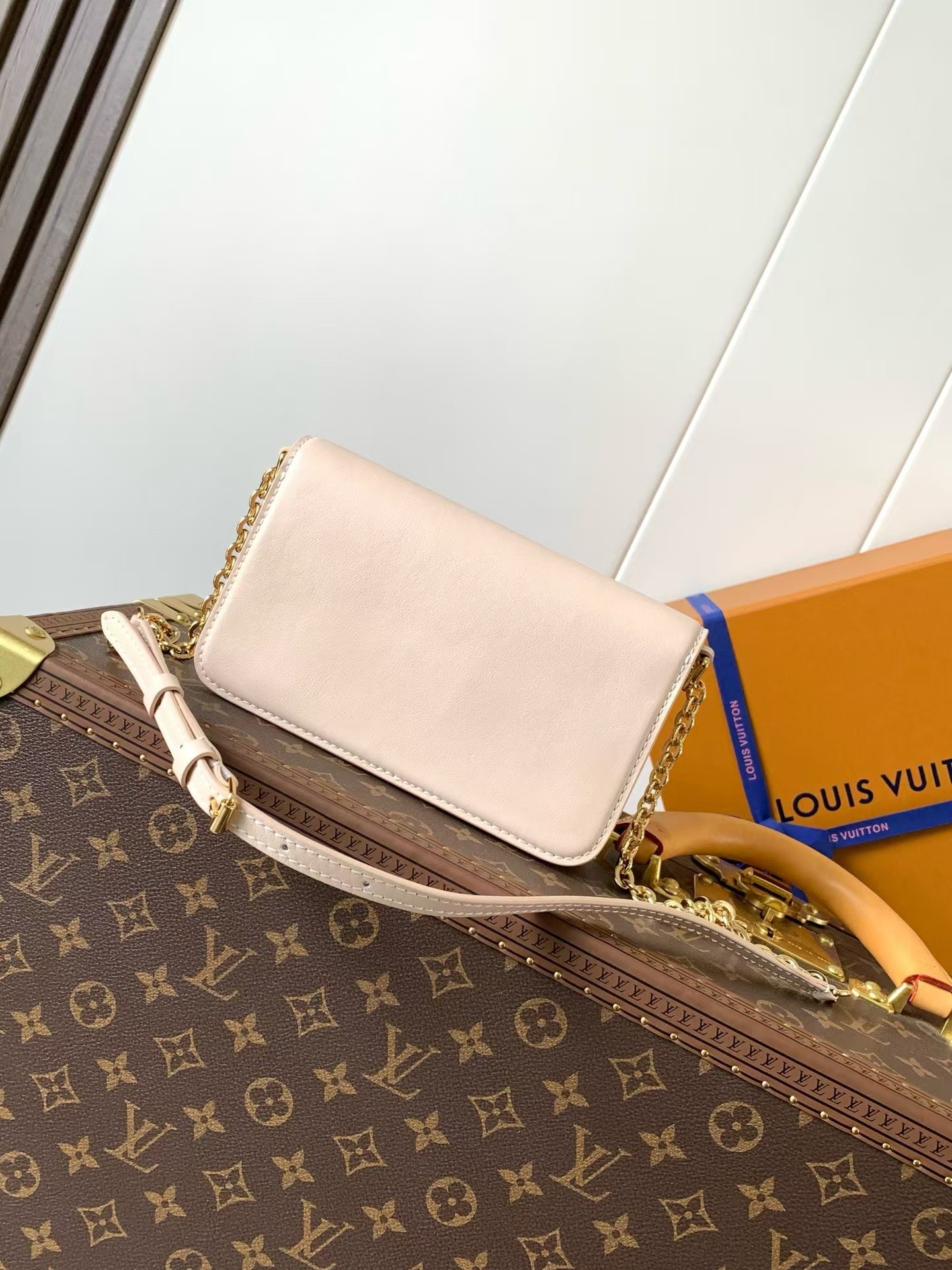 Louis Vuitton LV Bloom Wallet On Chain - Image 3