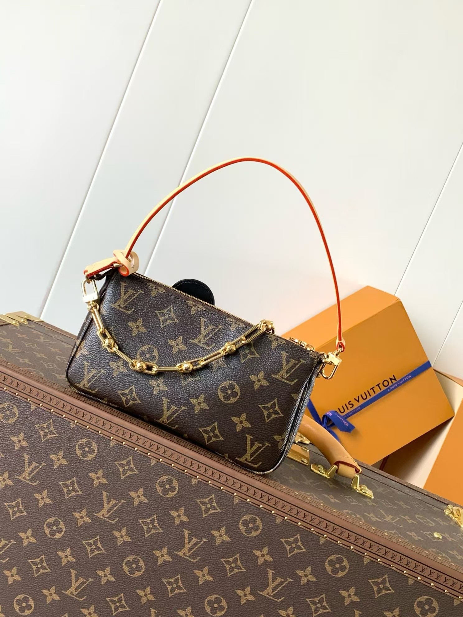 Louis Vuitton Pochette Accessoires Handbag in Monogram Canvas - Image 3