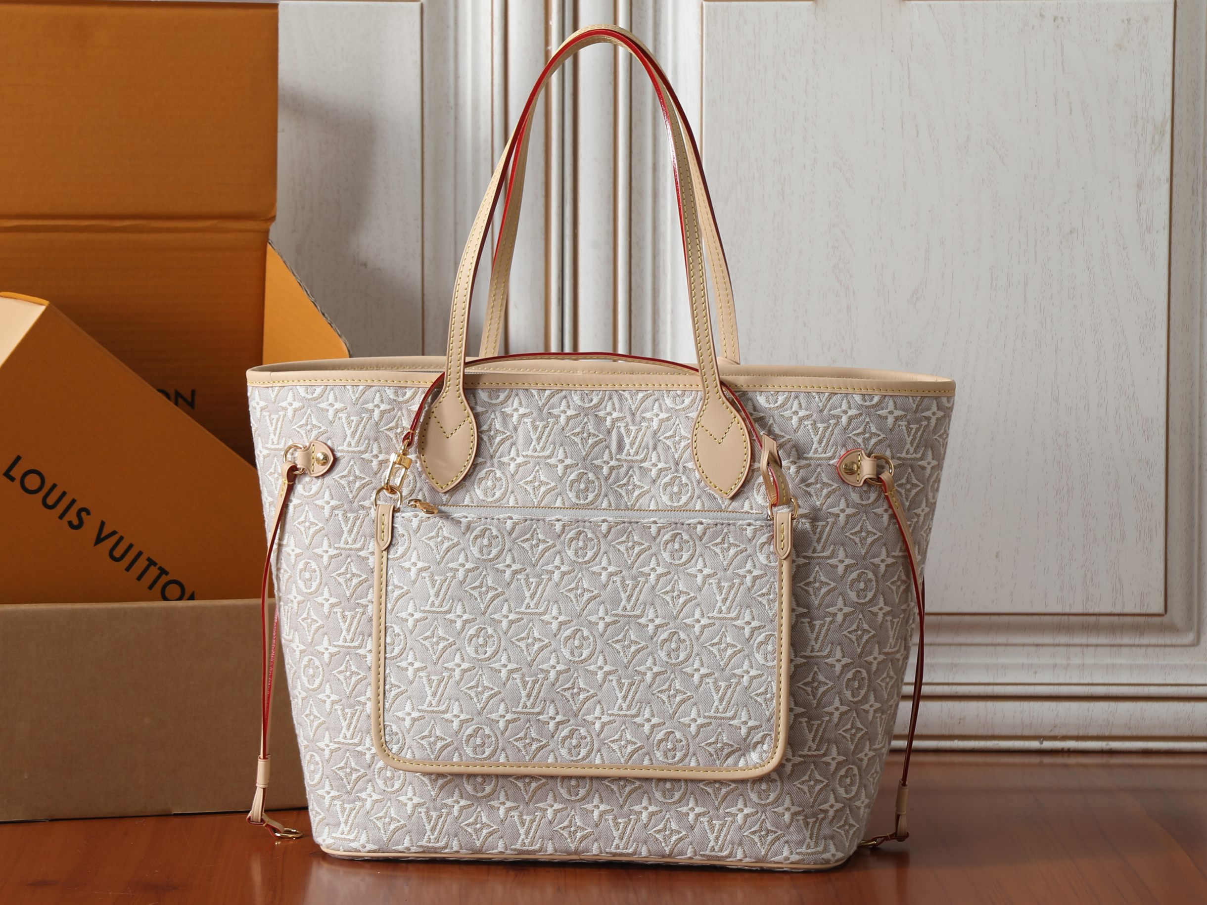 Louis Vuitton Neverfull MM Monogram Emblème Tote Bag - Image 3
