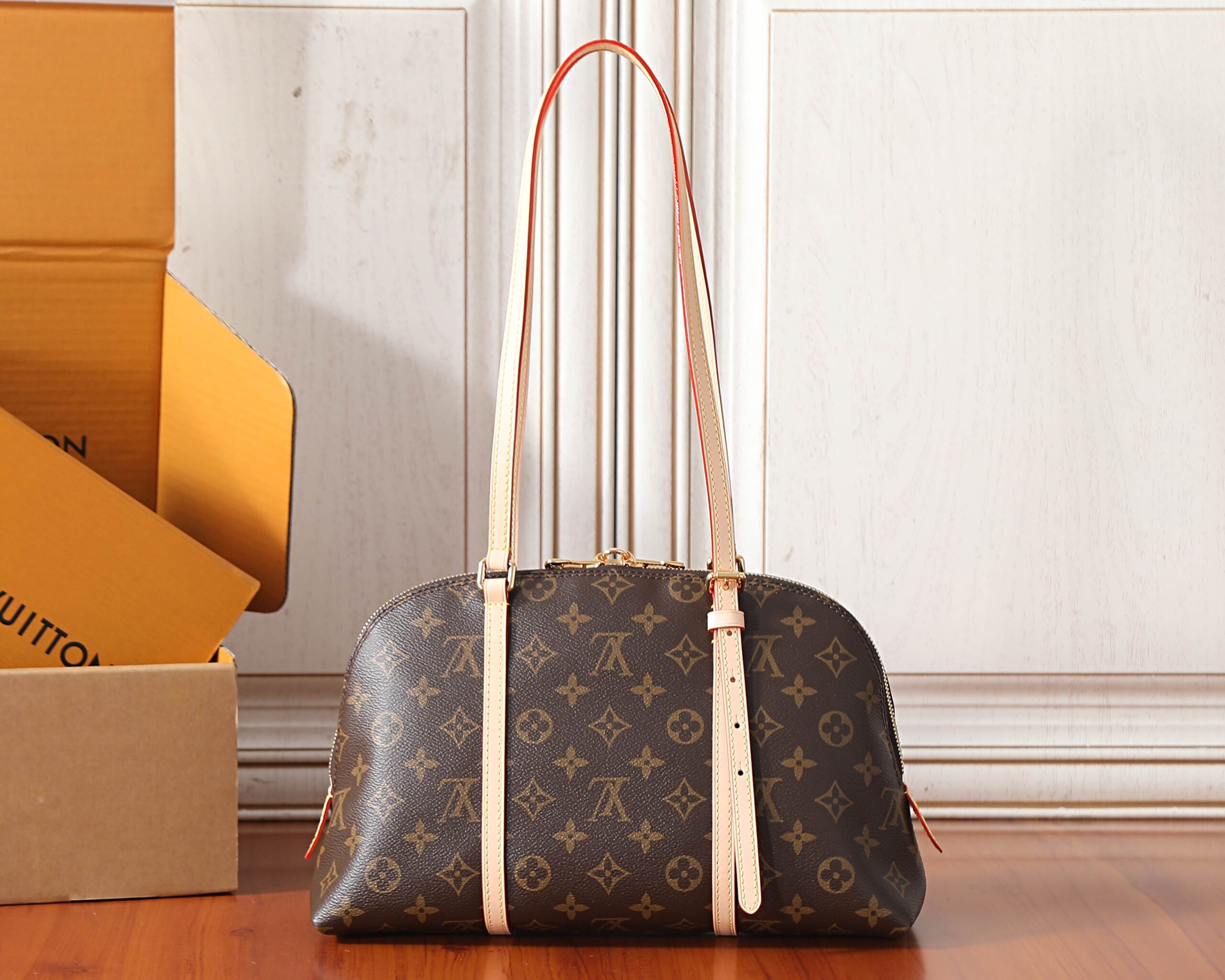 Louis Vuitton Squire Monogram Handbag - Image 3