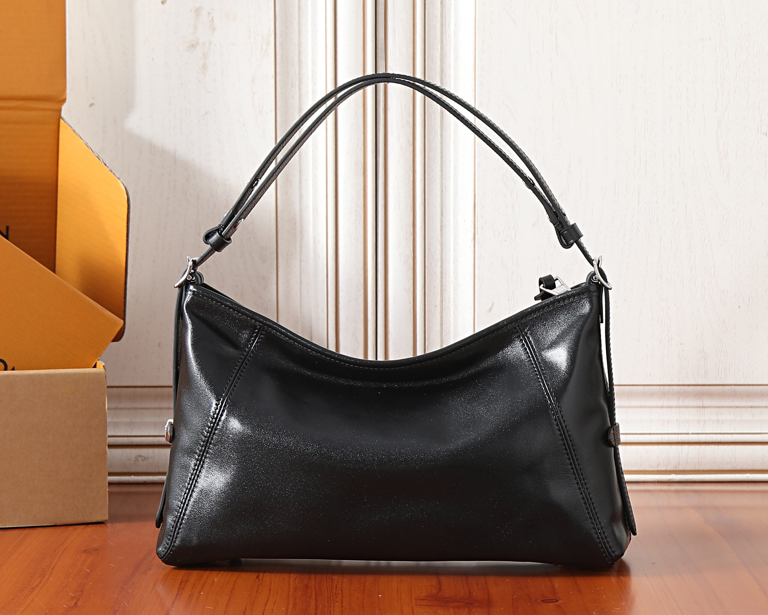 Louis Vuitton LV Vibe Carryall East West Handbag - Image 3