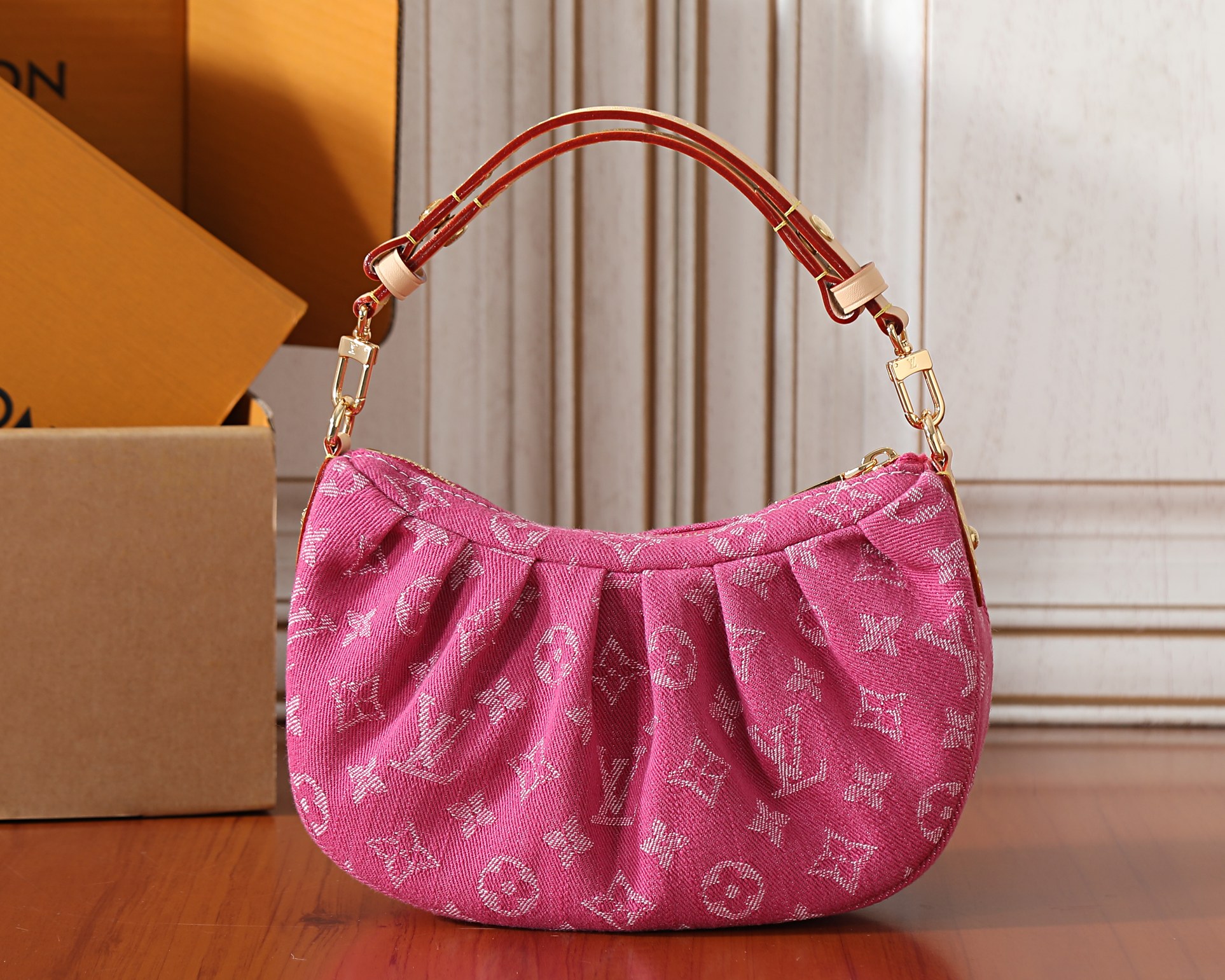 Louis Vuitton Pochette Valley Handbag - Image 3