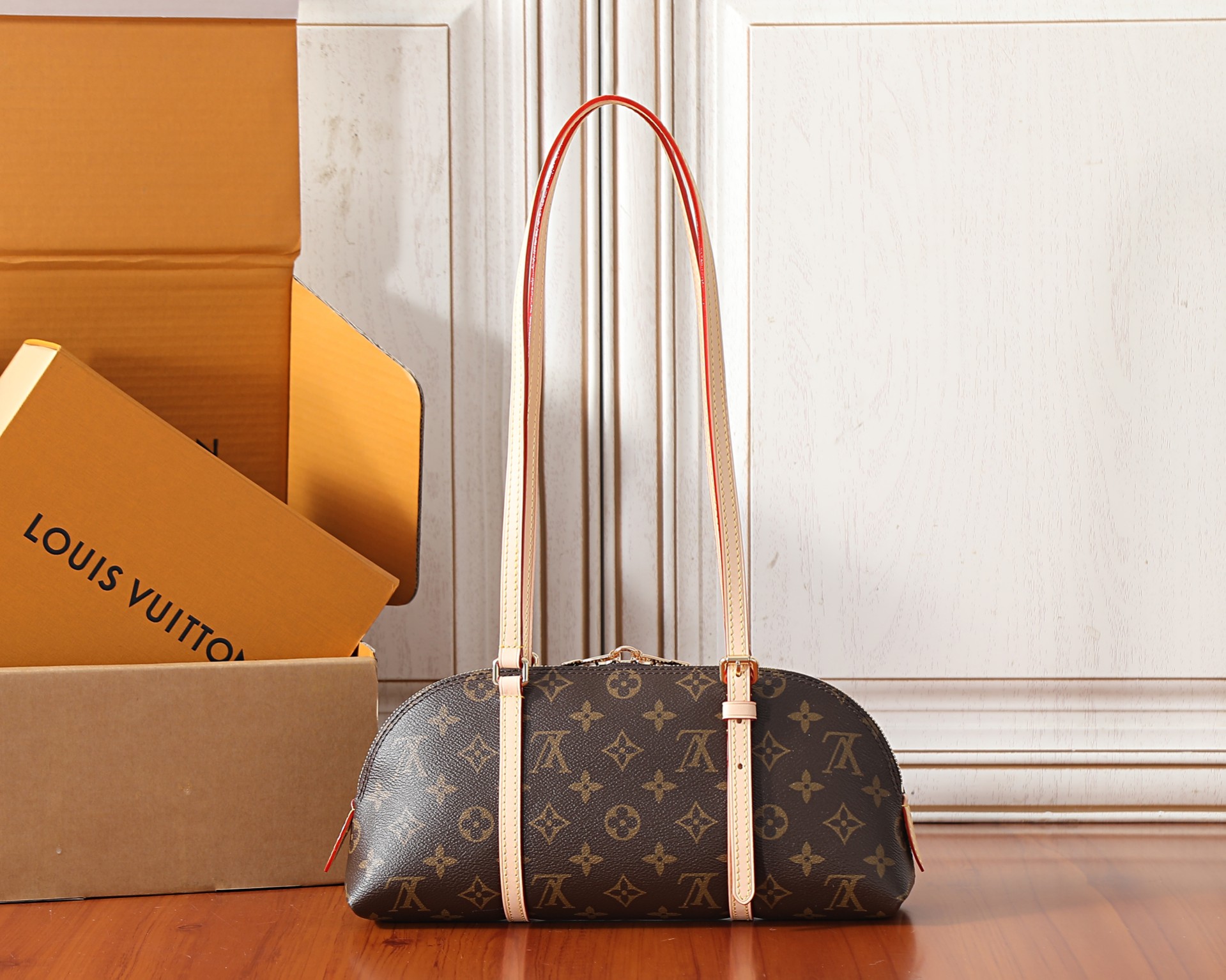 Louis Vuitton Squire East West Monogram Handbag M28953 - Image 3