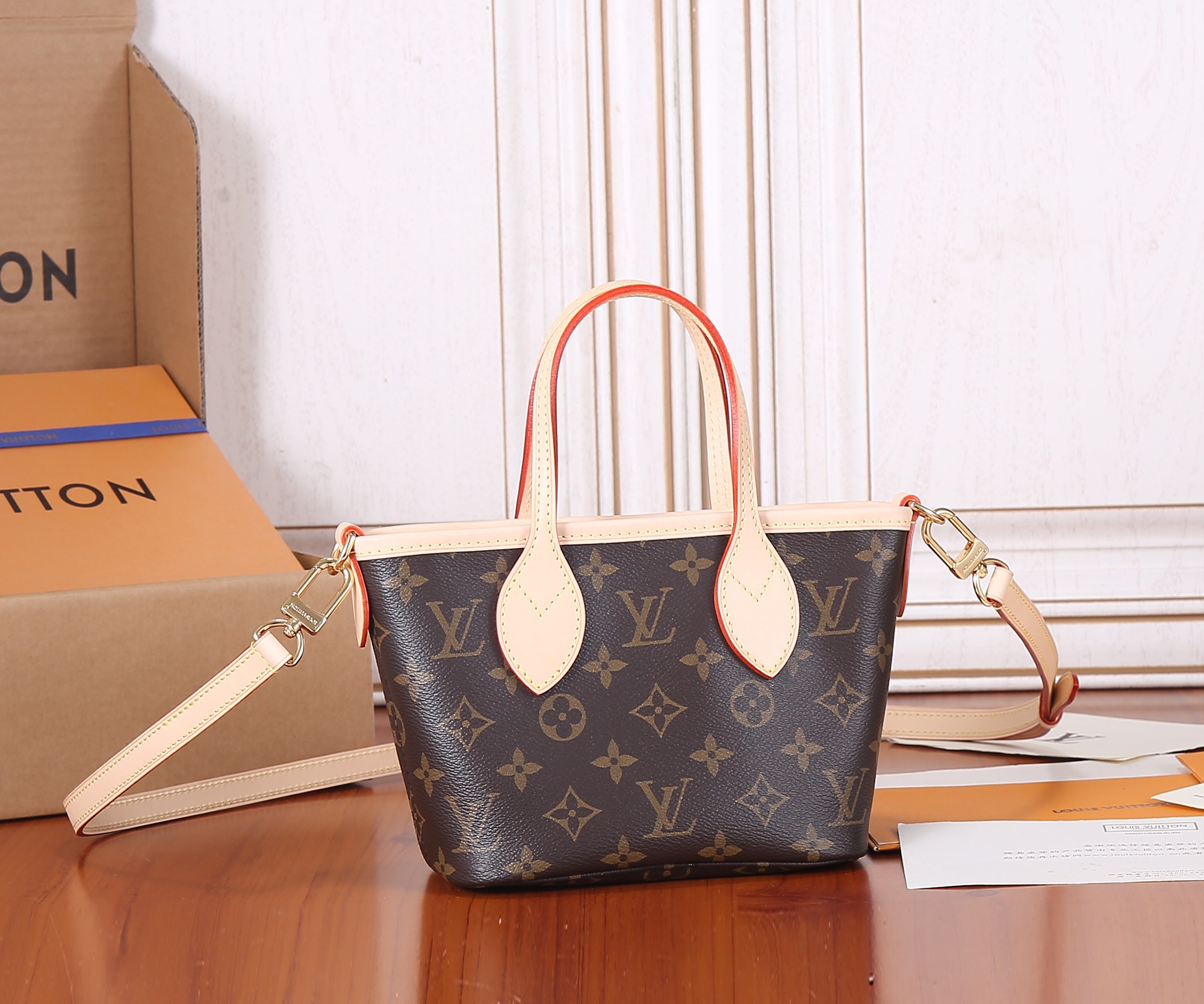 M46705 Handbag with Steel Hardware - Image 3