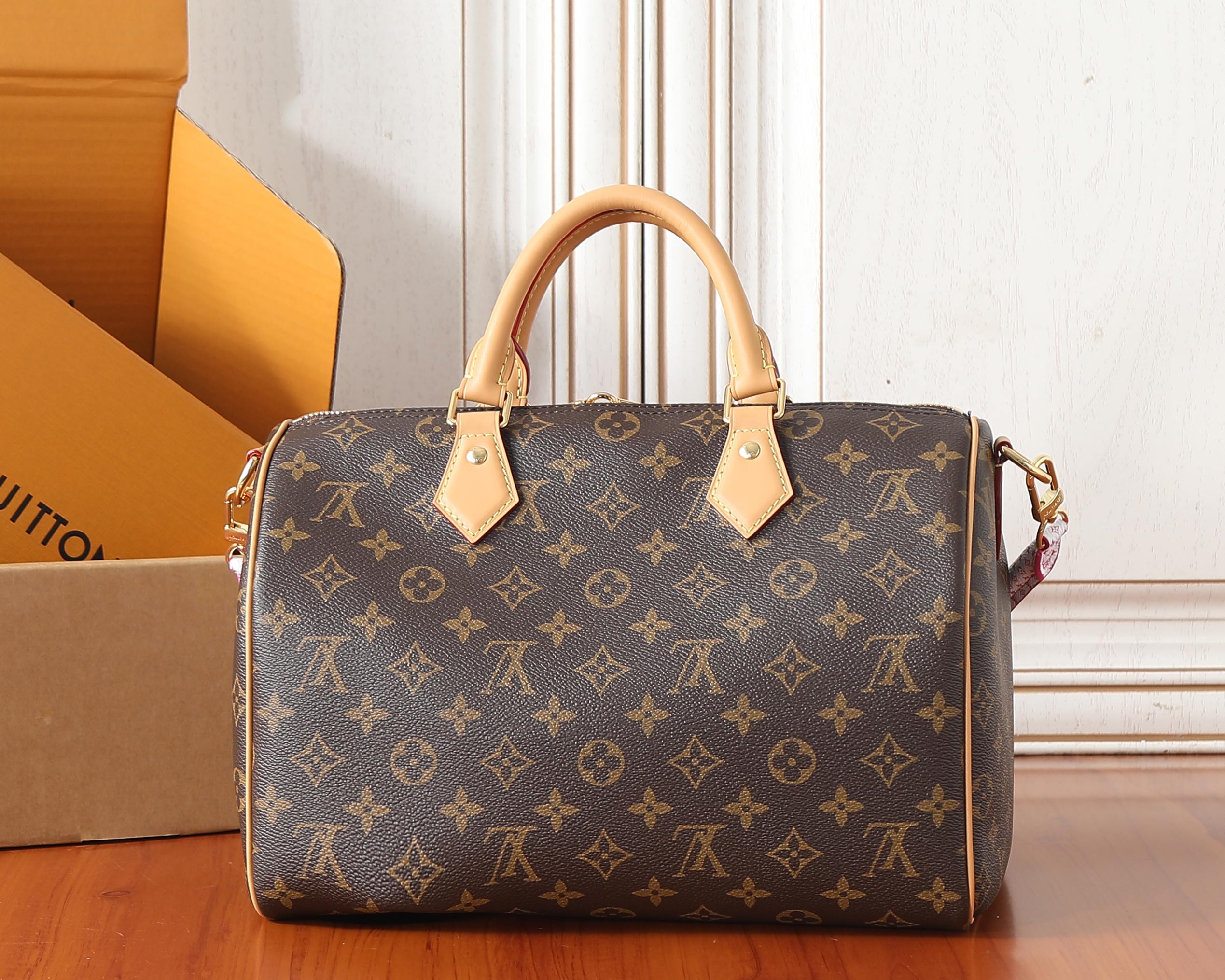 Louis Vuitton Speedy Soft 30 Handbag - Image 3