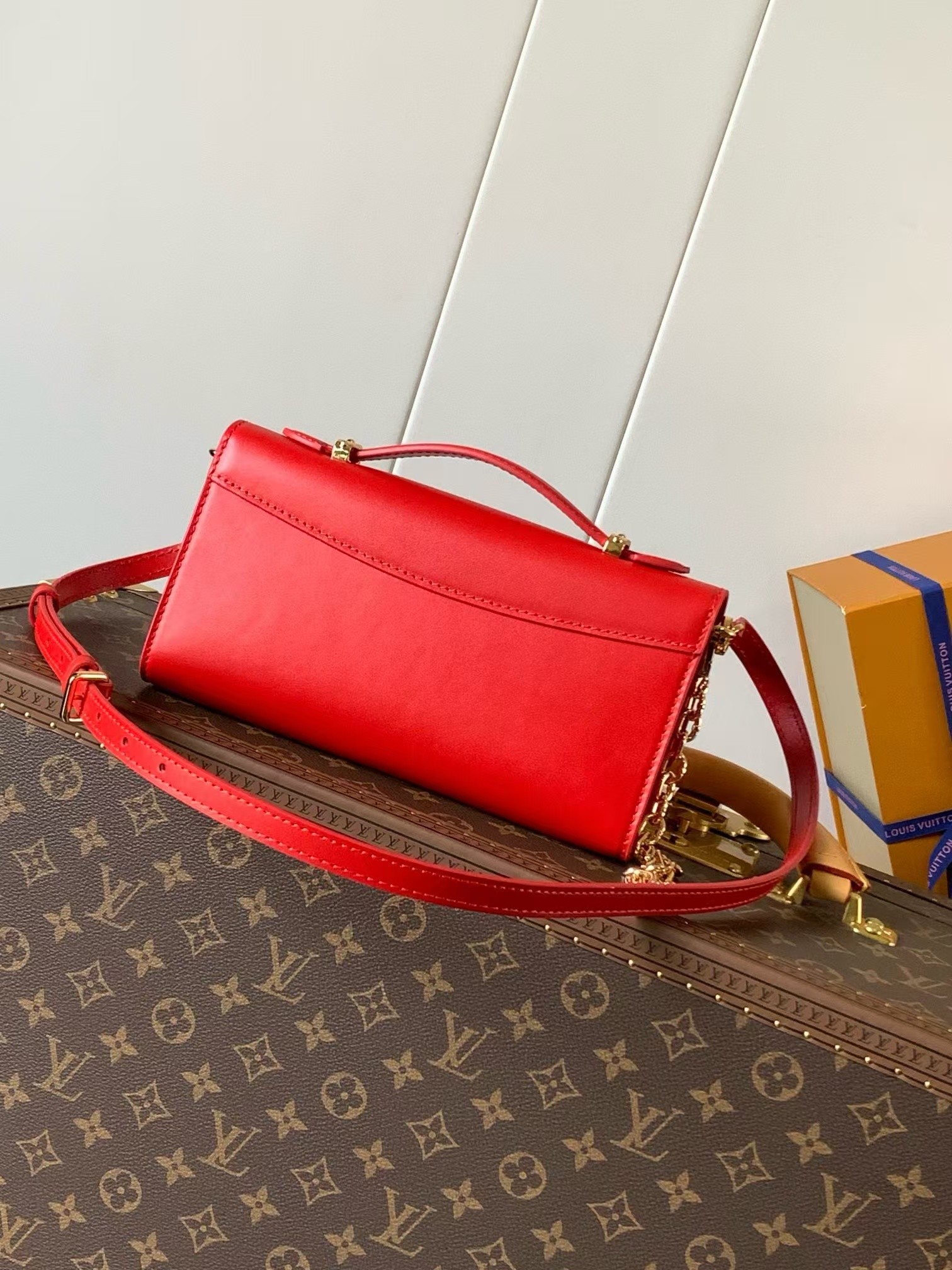 Louis Vuitton Wallet On Chain Capucines - Image 3