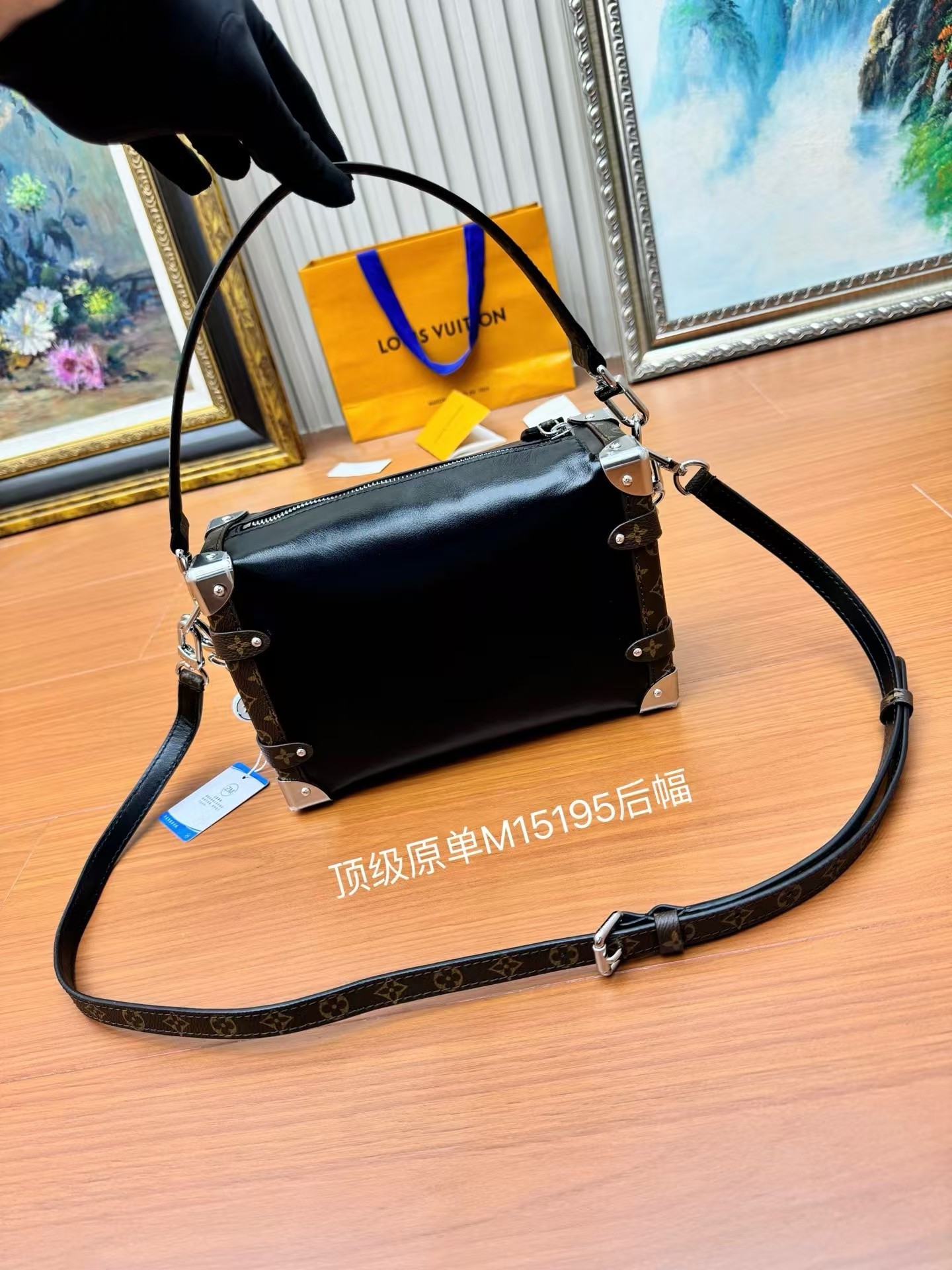 Side Trunk Vibe Leather Handbag - Image 3